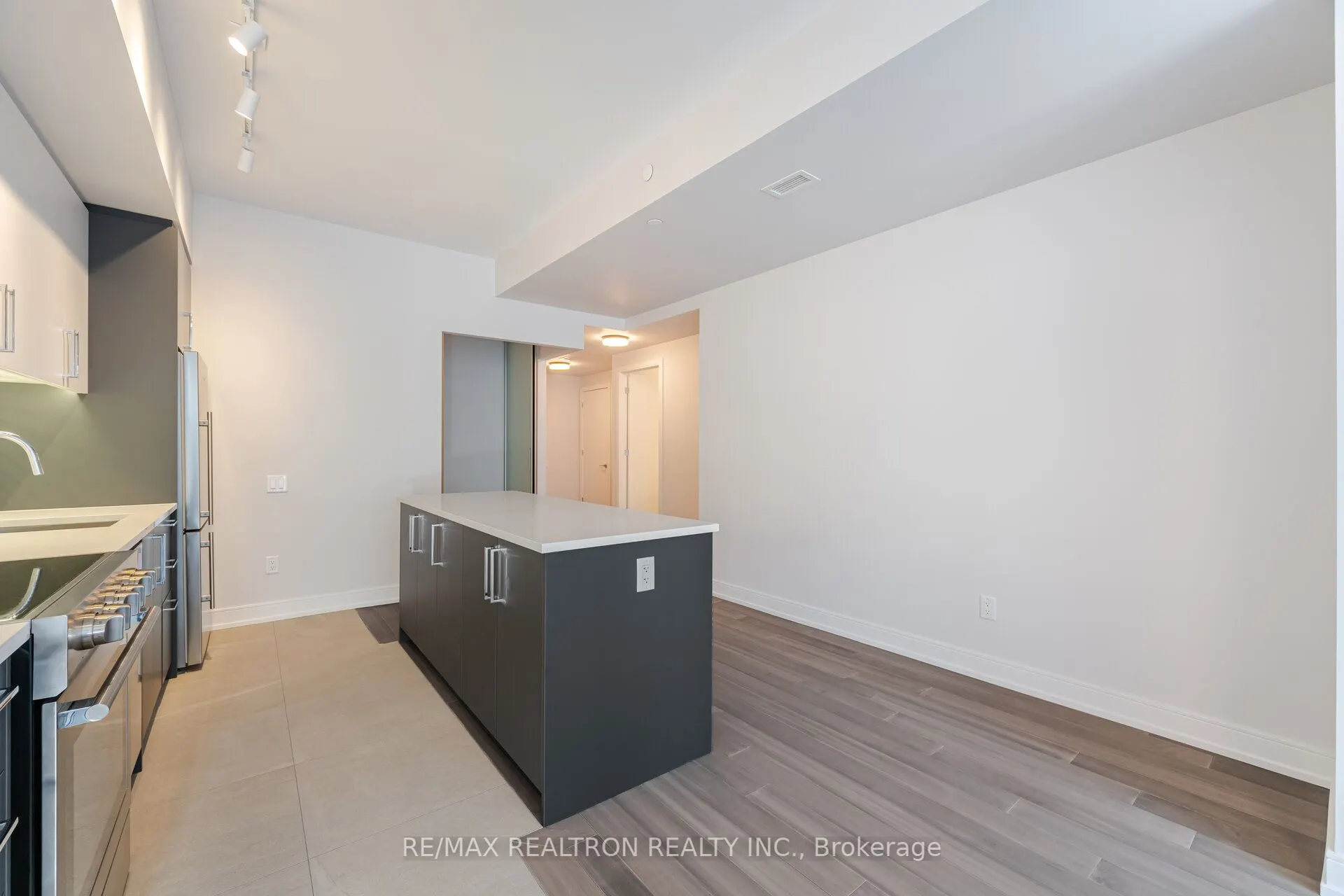 664 Spadina Avenue, #313