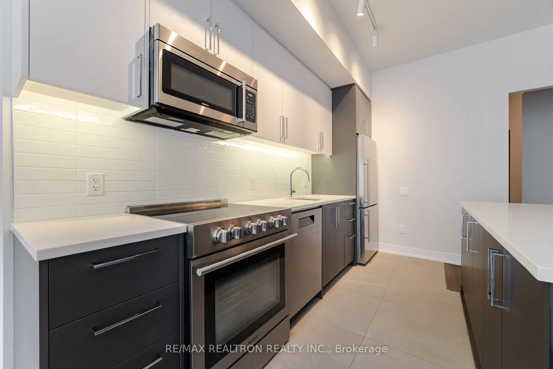 664 Spadina Avenue, #313