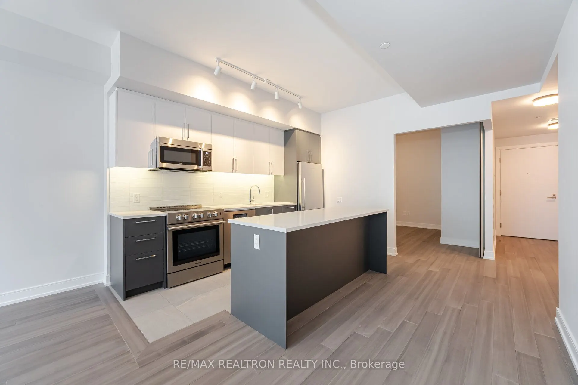 664 Spadina Avenue, #313