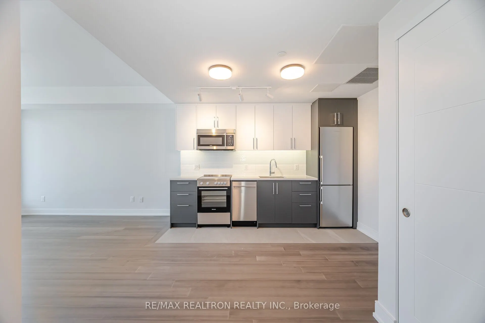 664 Spadina Avenue #1005