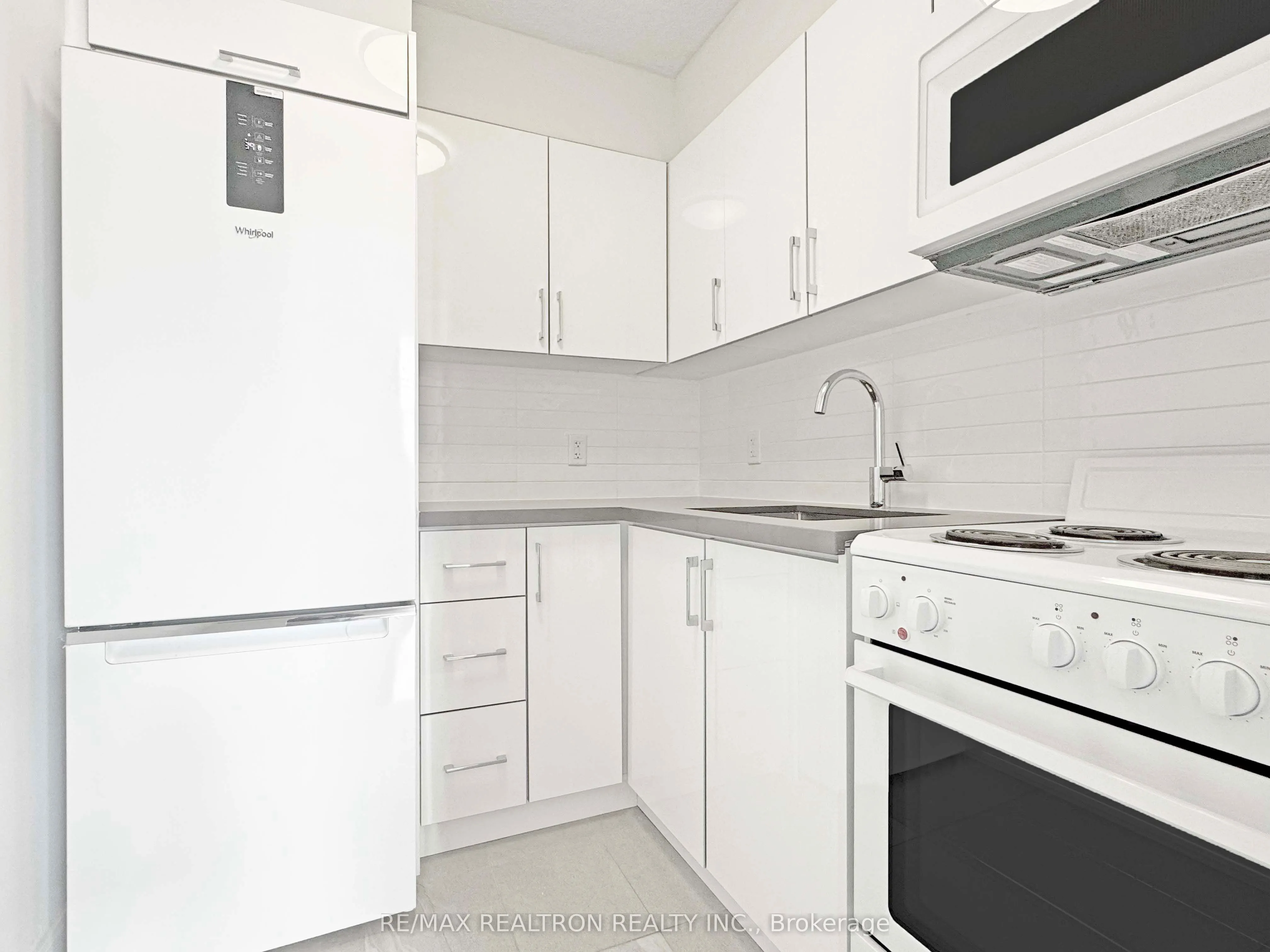 33 Isabella Street, #2714