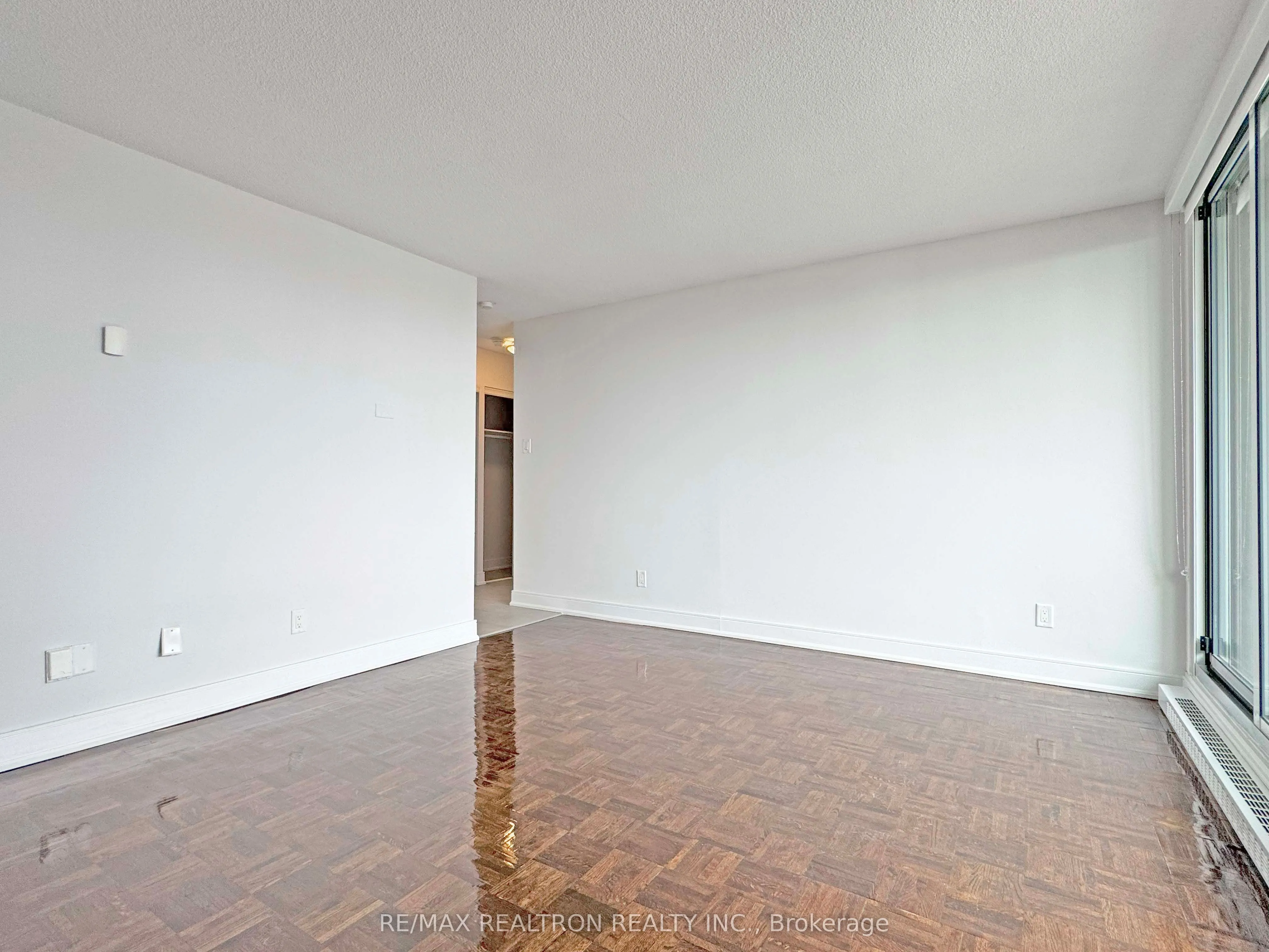 33 Isabella Street, #2714