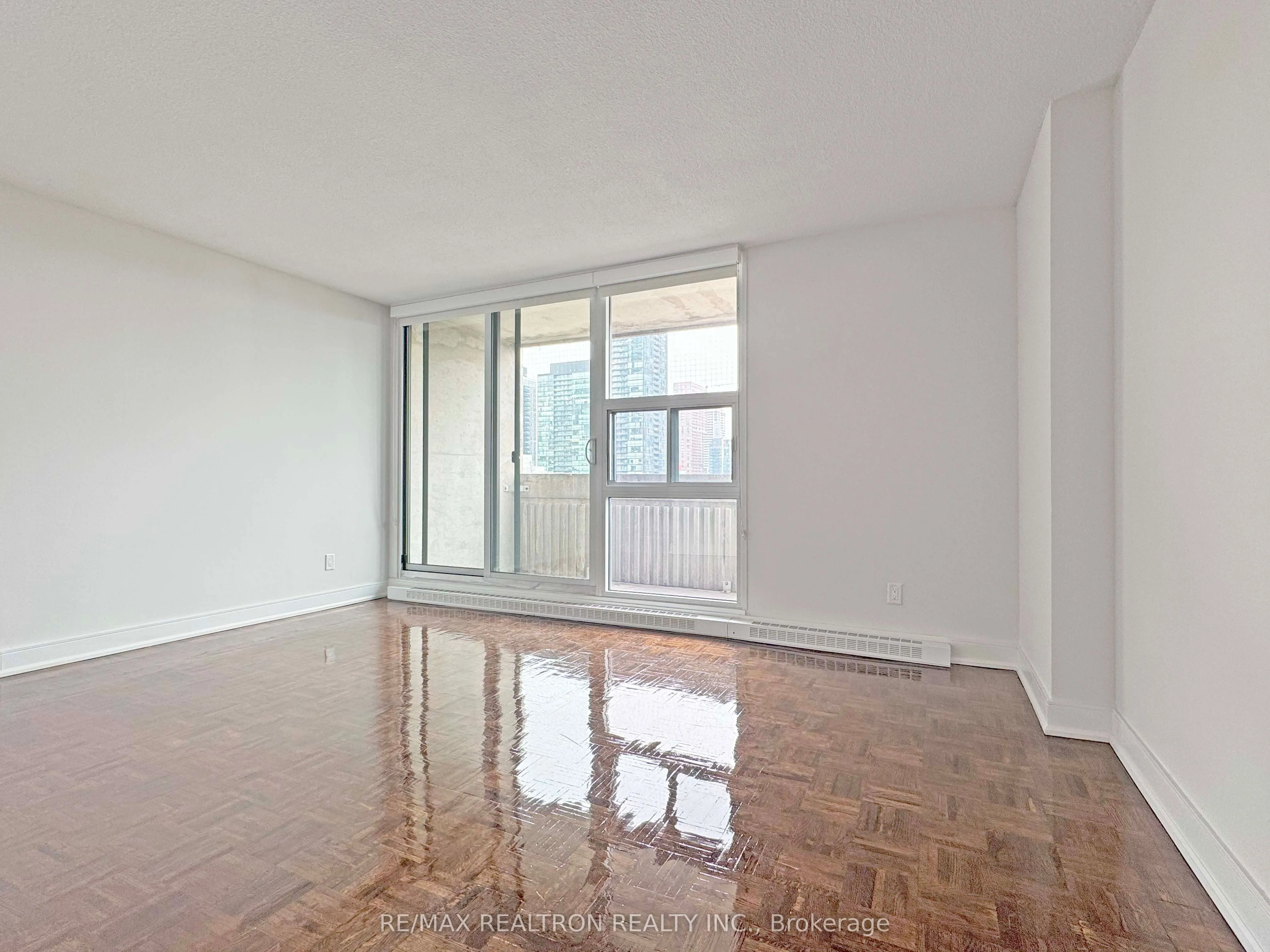 33 Isabella Street, #2714