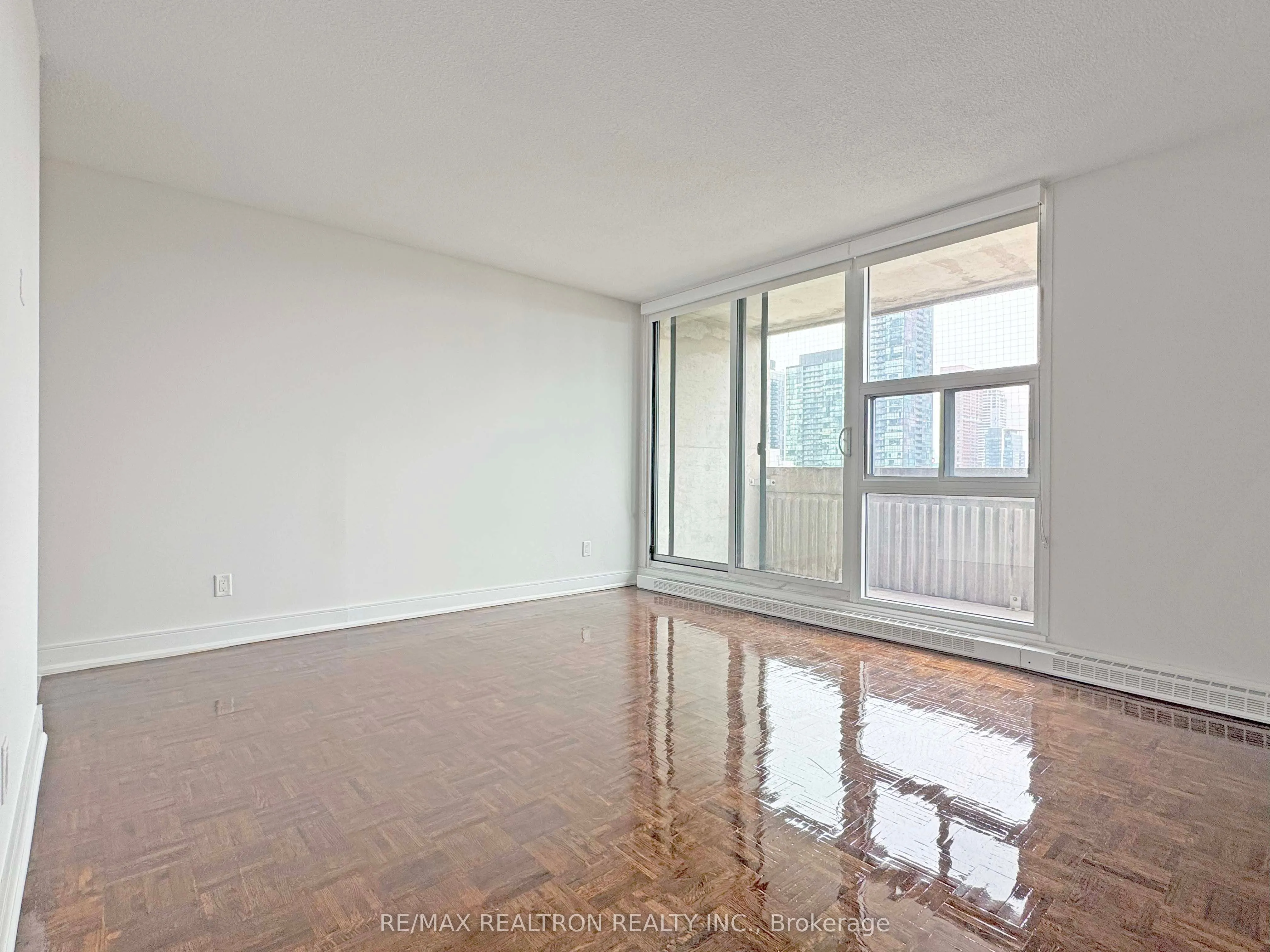33 Isabella Street, #2714