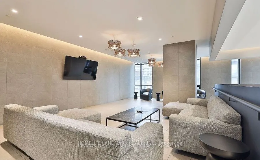 1 Yorkville Avenue, #2405