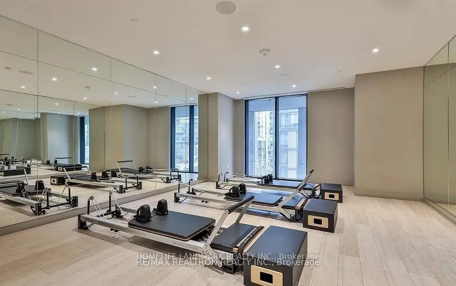 1 Yorkville Avenue, #2405