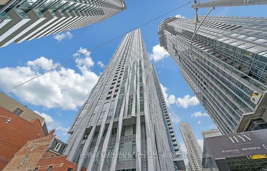 1 Yorkville Avenue, #2405