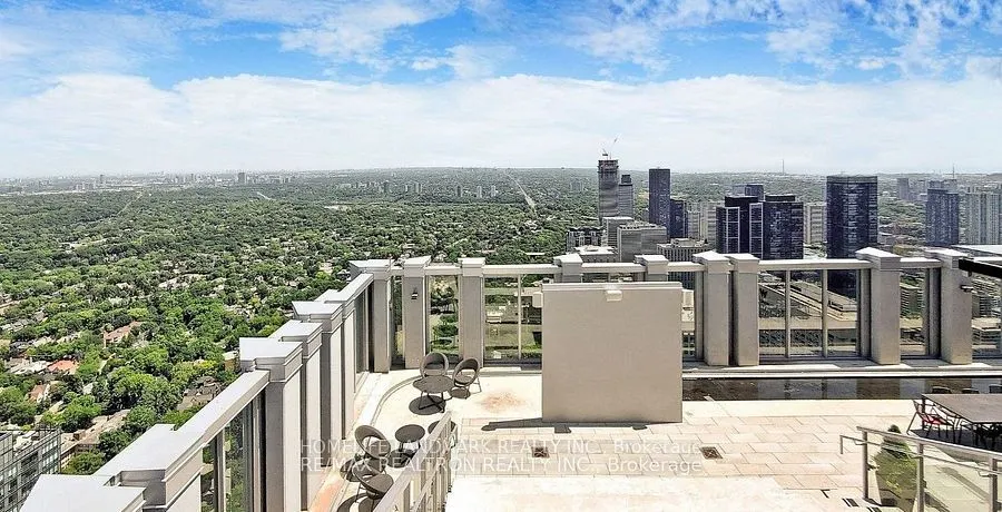 1 Yorkville Avenue, #2405