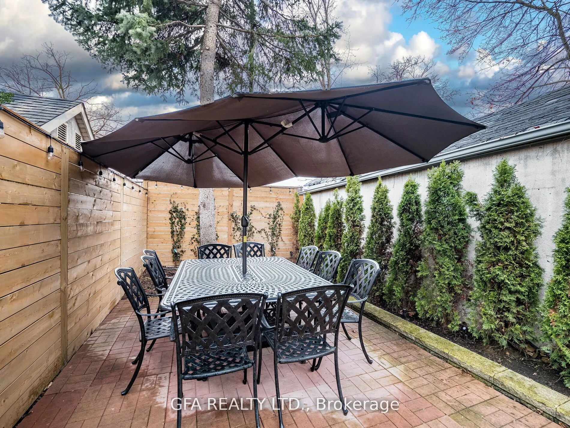 423 Manor Road E