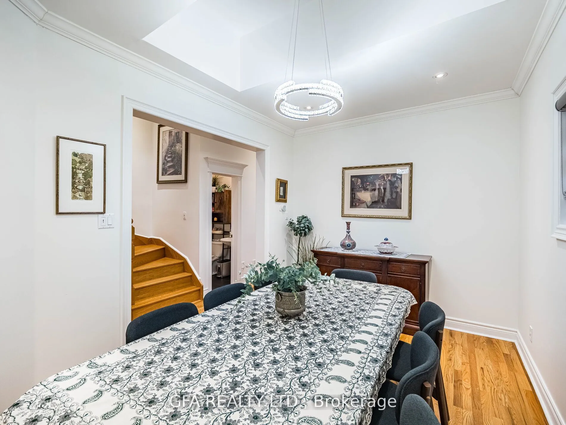 423 Manor Road E