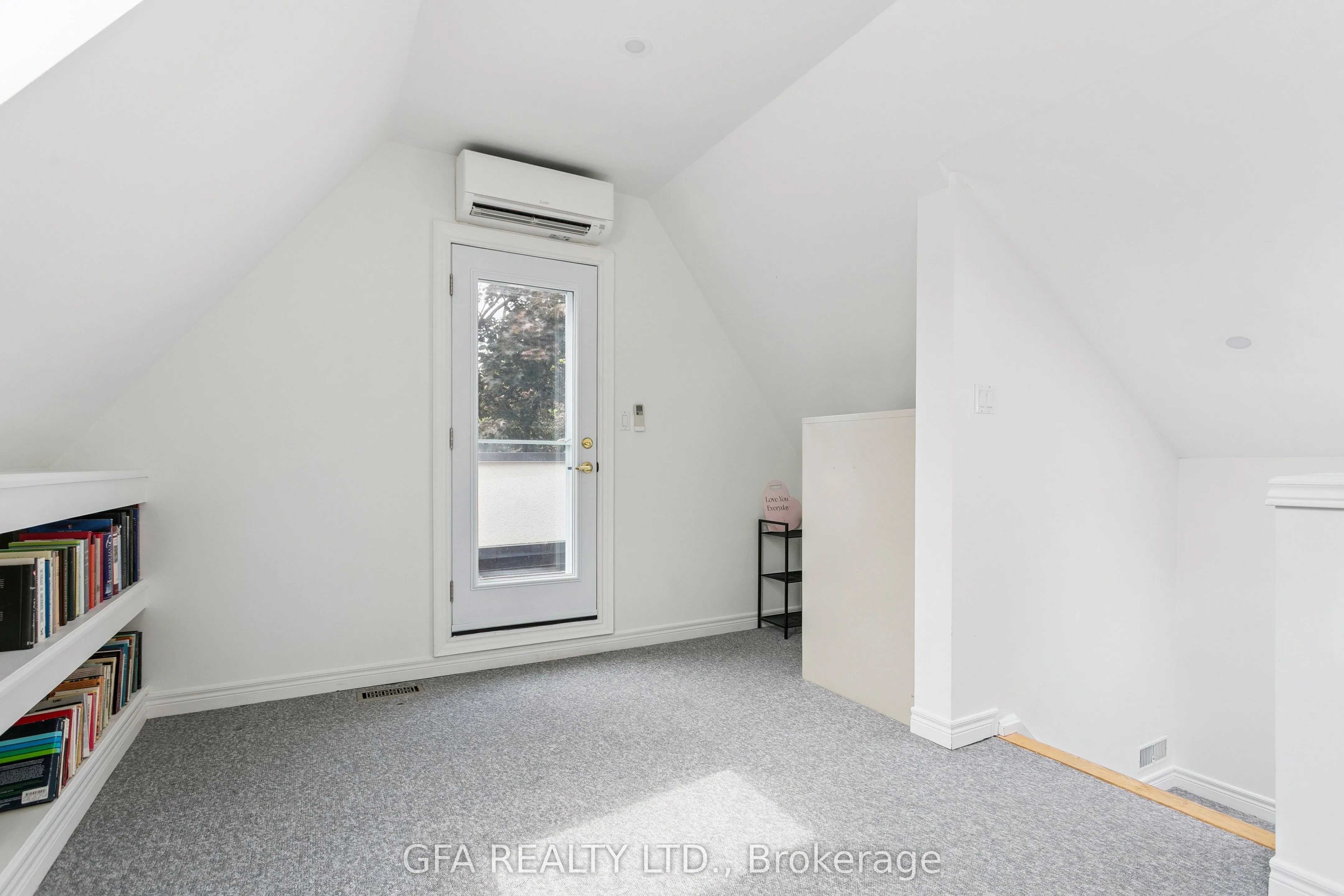423 Manor Road E