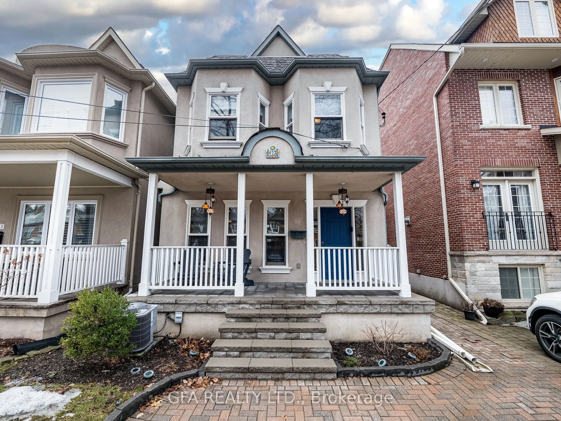 423 Manor Road E
