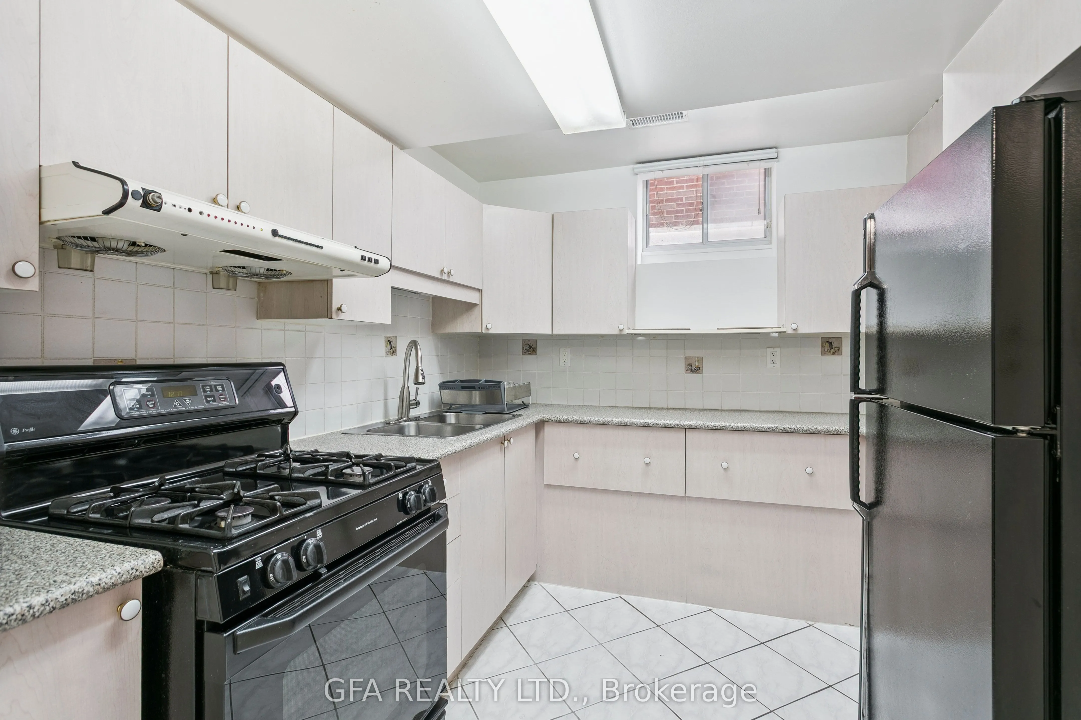 423 Manor Road E