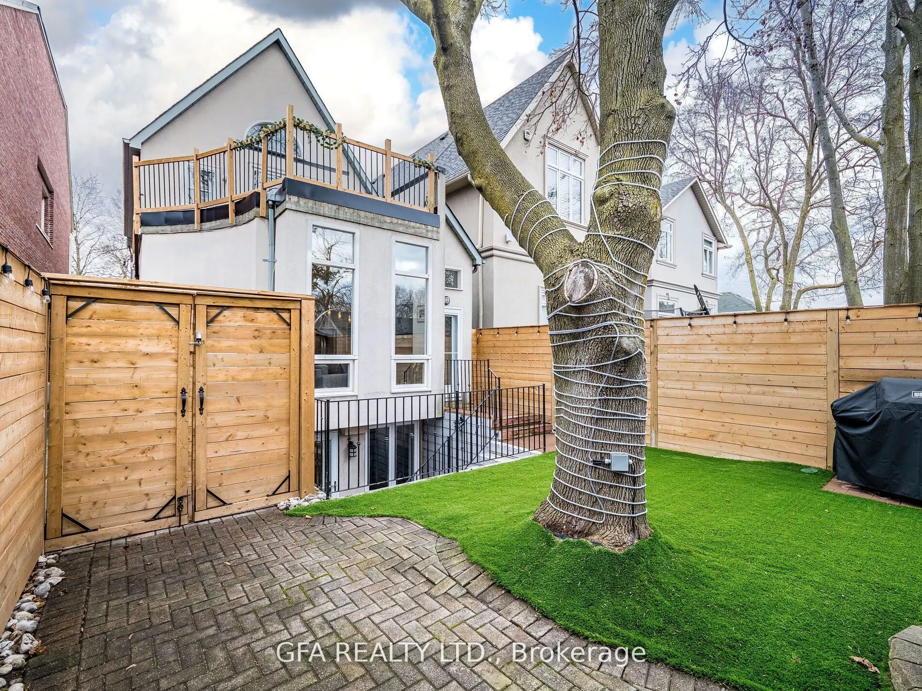 423 Manor Road E