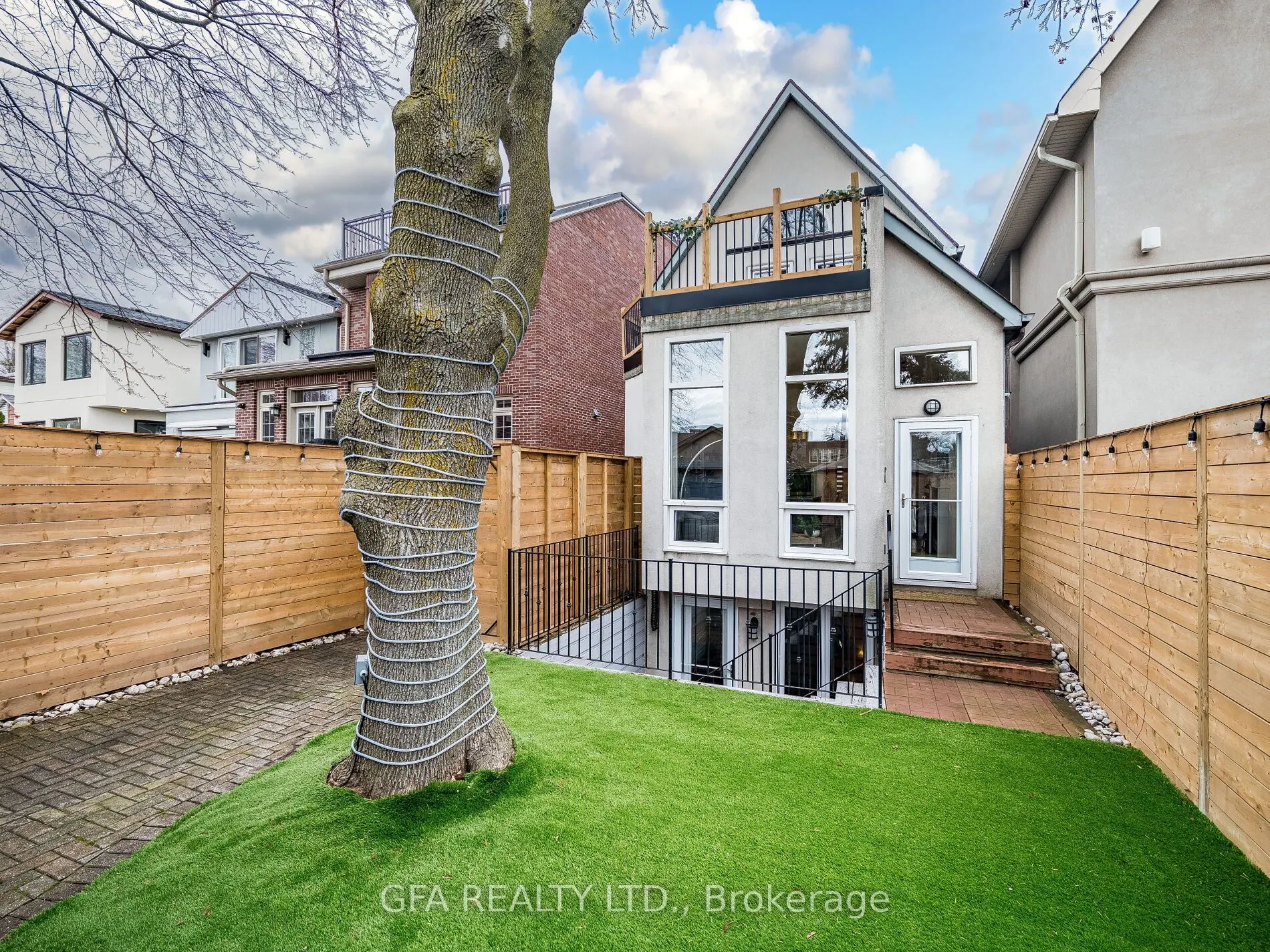 423 Manor Road E