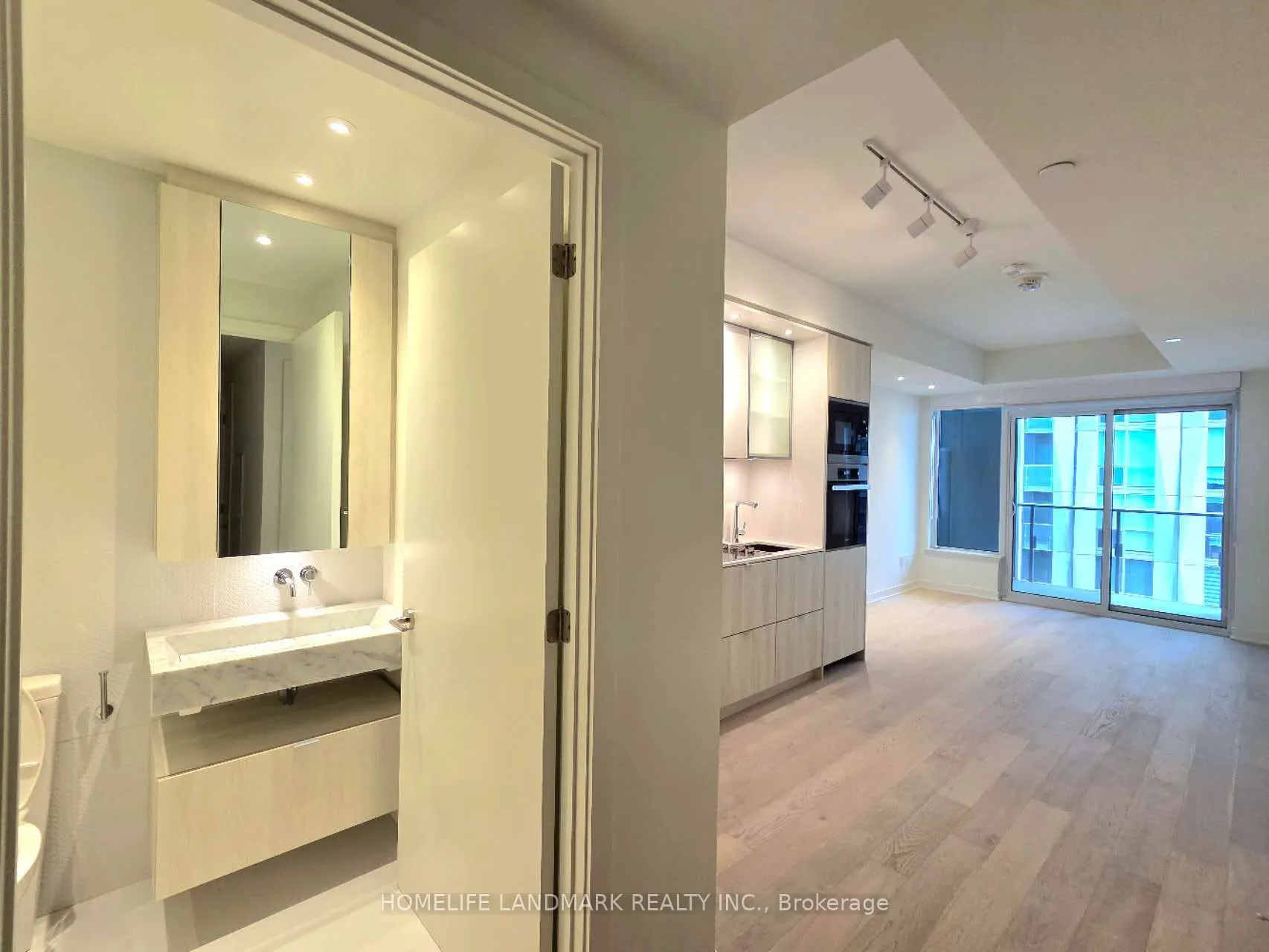 11 Yorkville Avenue, #08