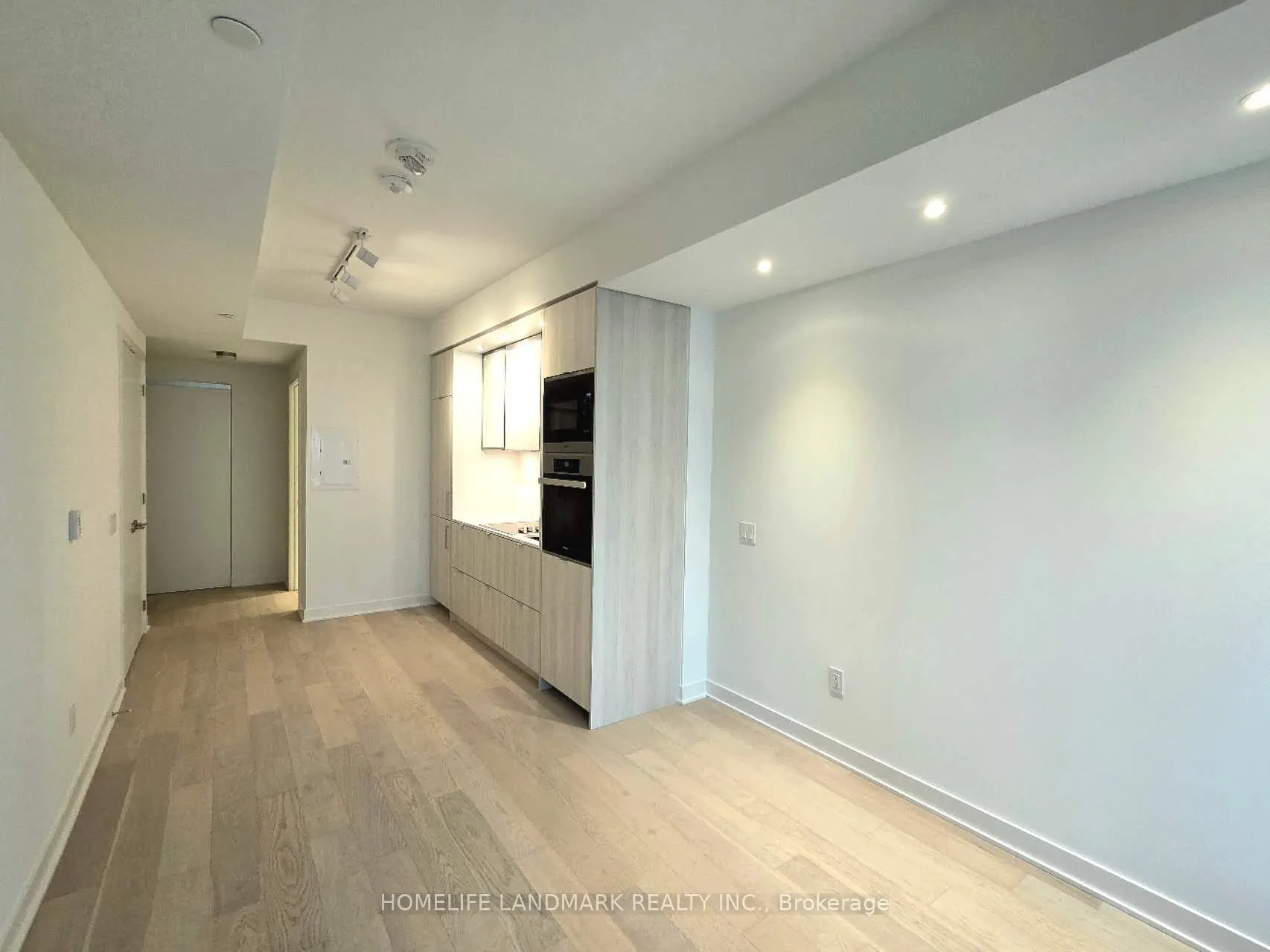 11 Yorkville Avenue, #08