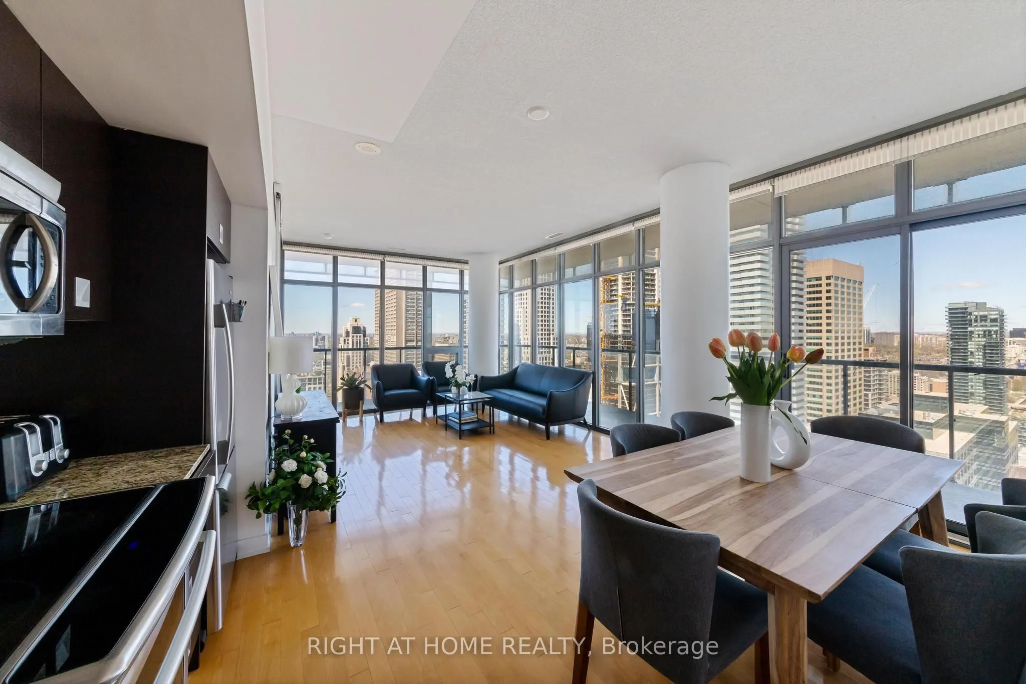 33 Charles Street E, #3207