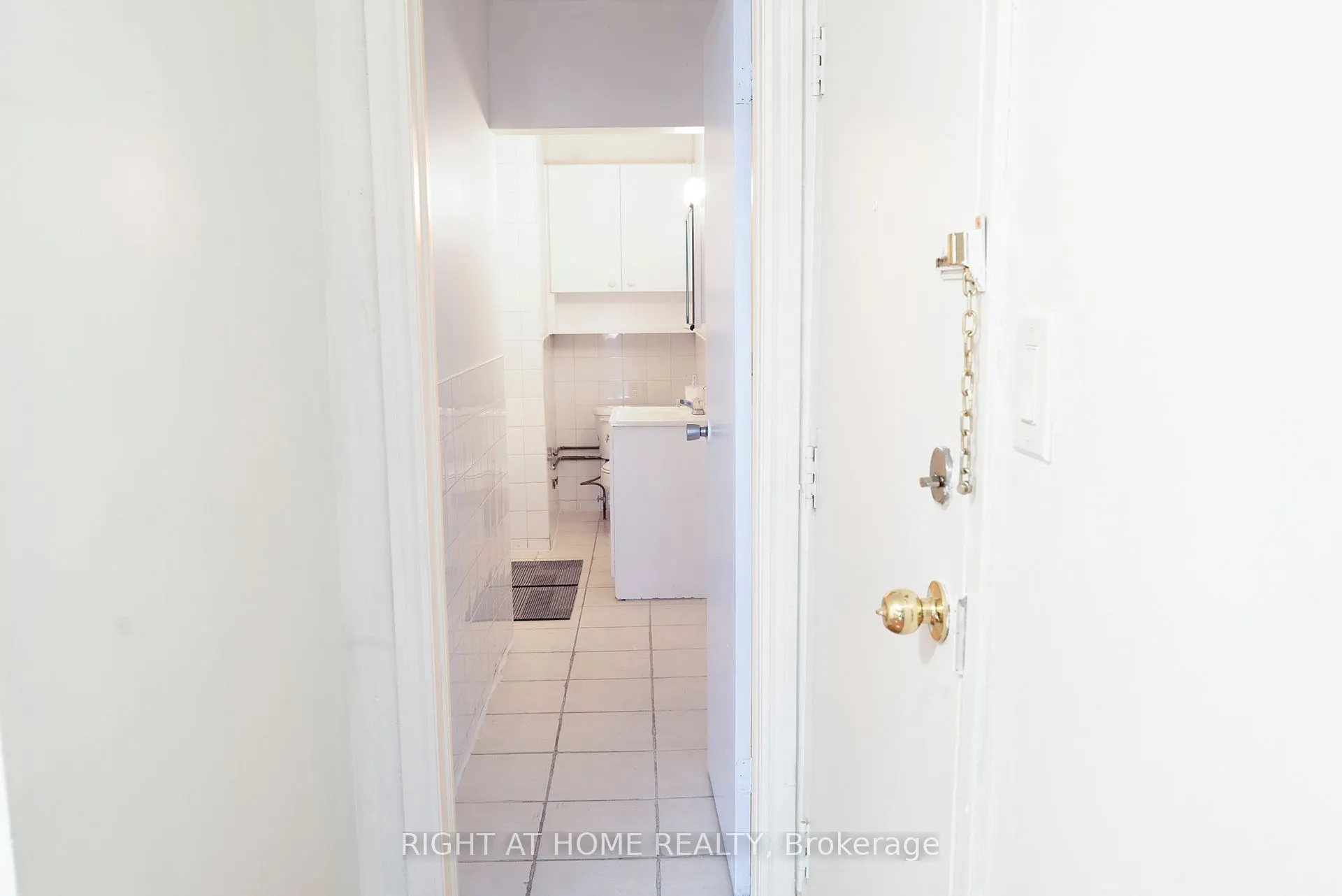 1758 Victoria Park Avenue, #unit 2