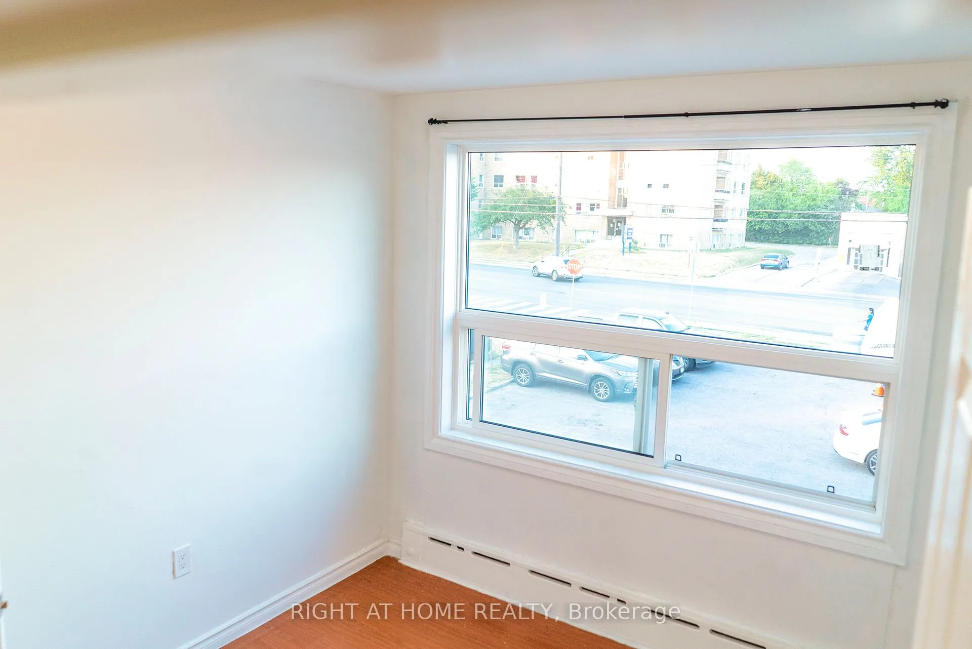 1758 Victoria Park Avenue, #unit 2