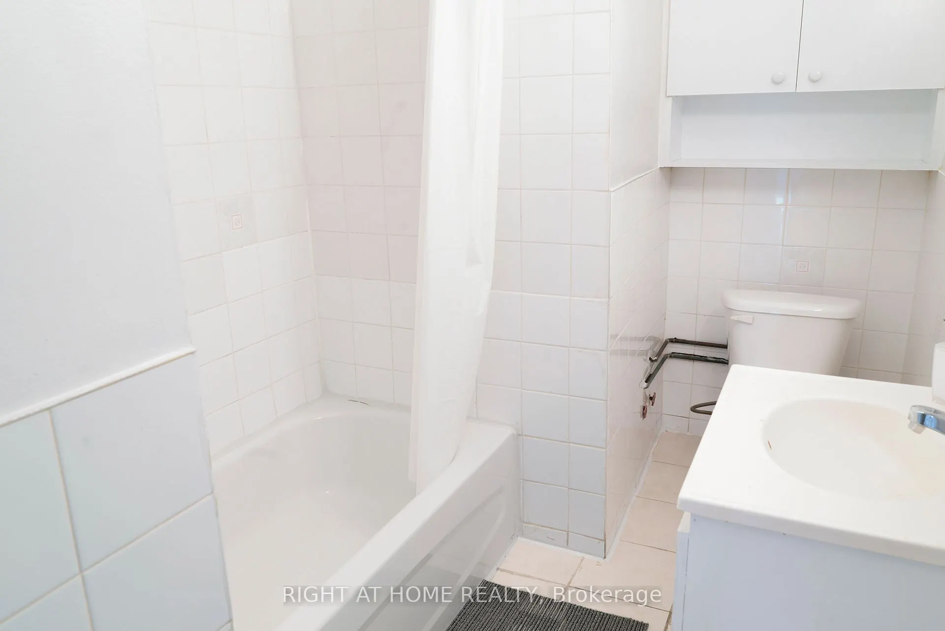 1758 Victoria Park Avenue, #unit 2