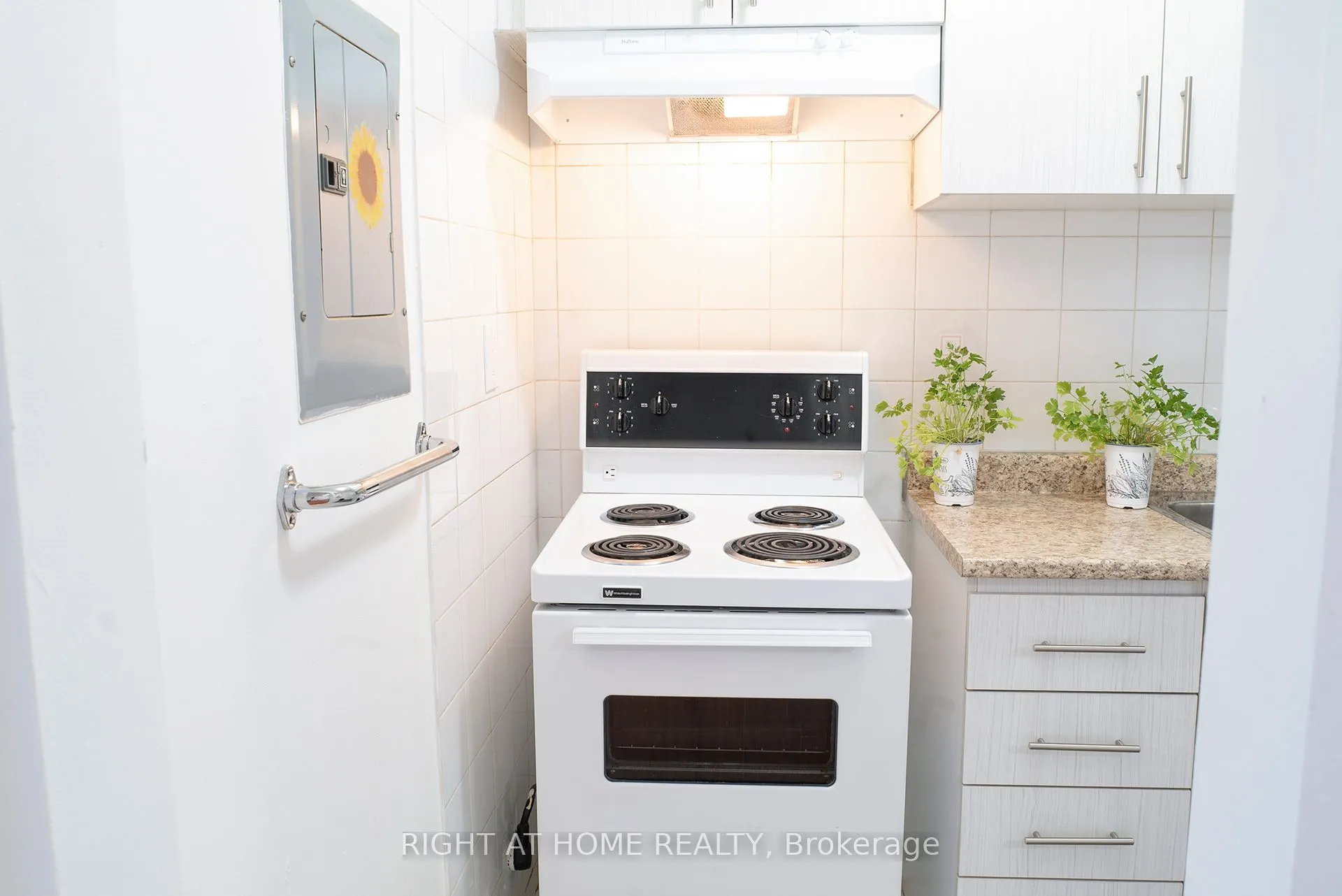 1758 Victoria Park Avenue, #unit 2
