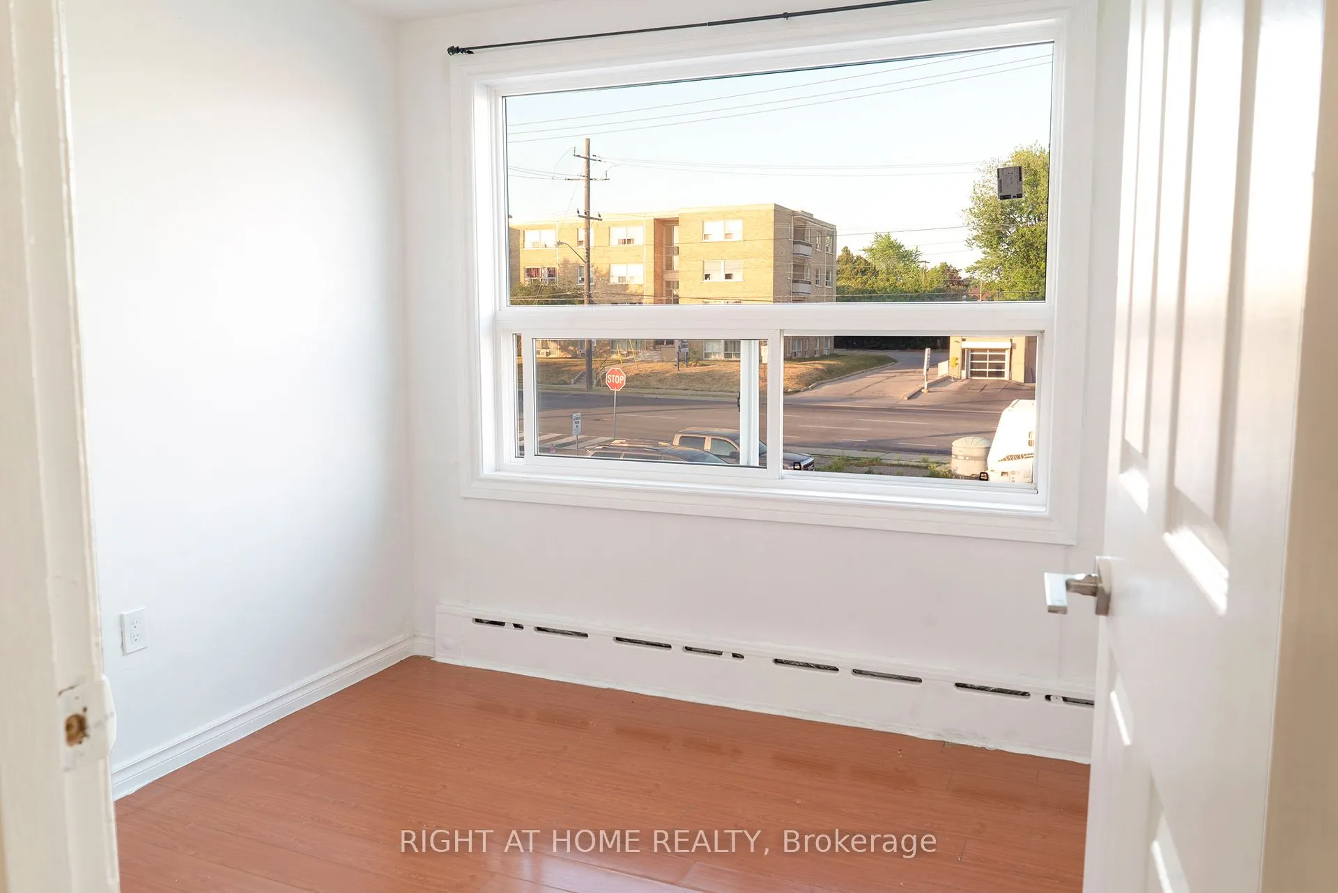 1758 Victoria Park Avenue, #unit 2