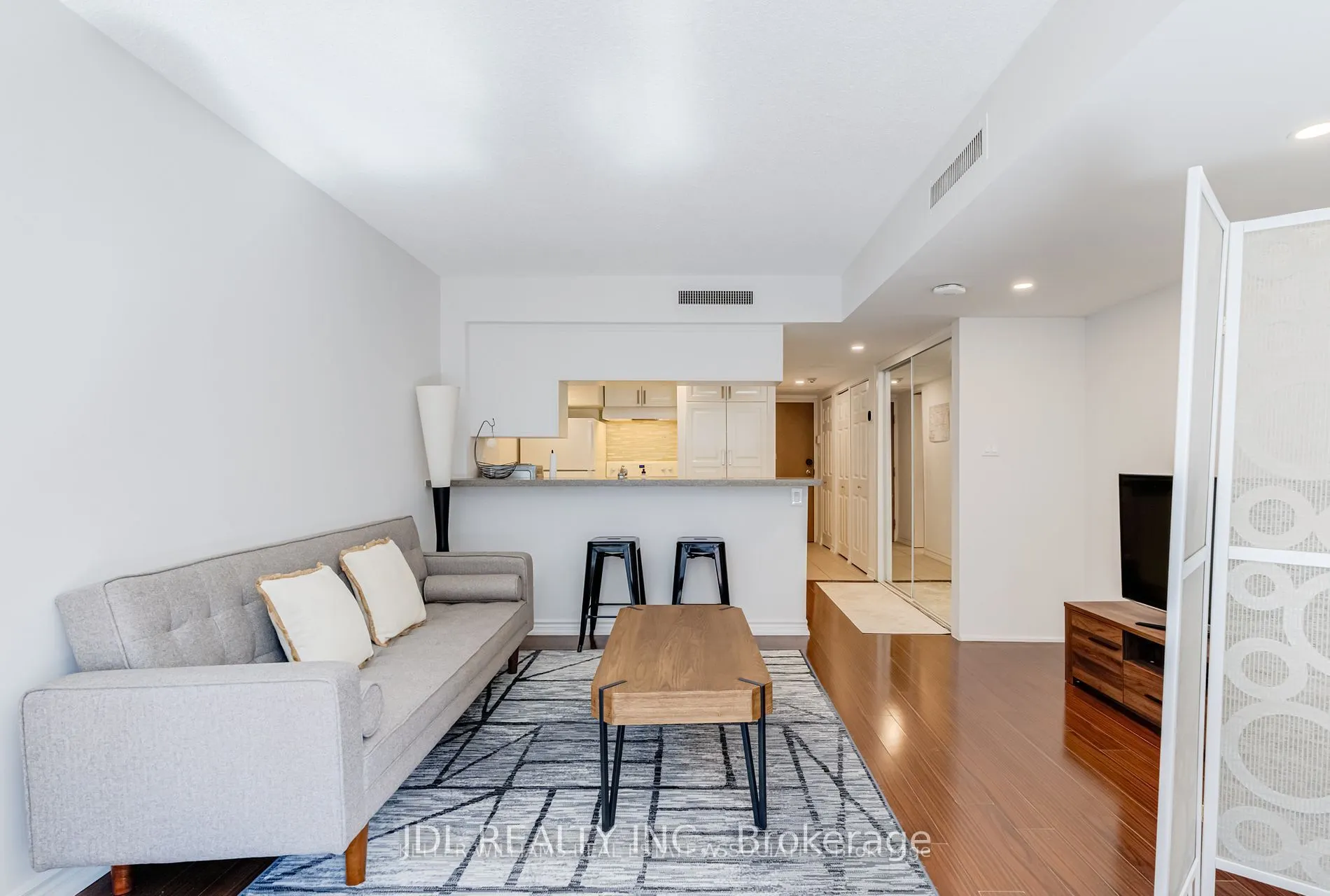 1001 Bay Street, #513
