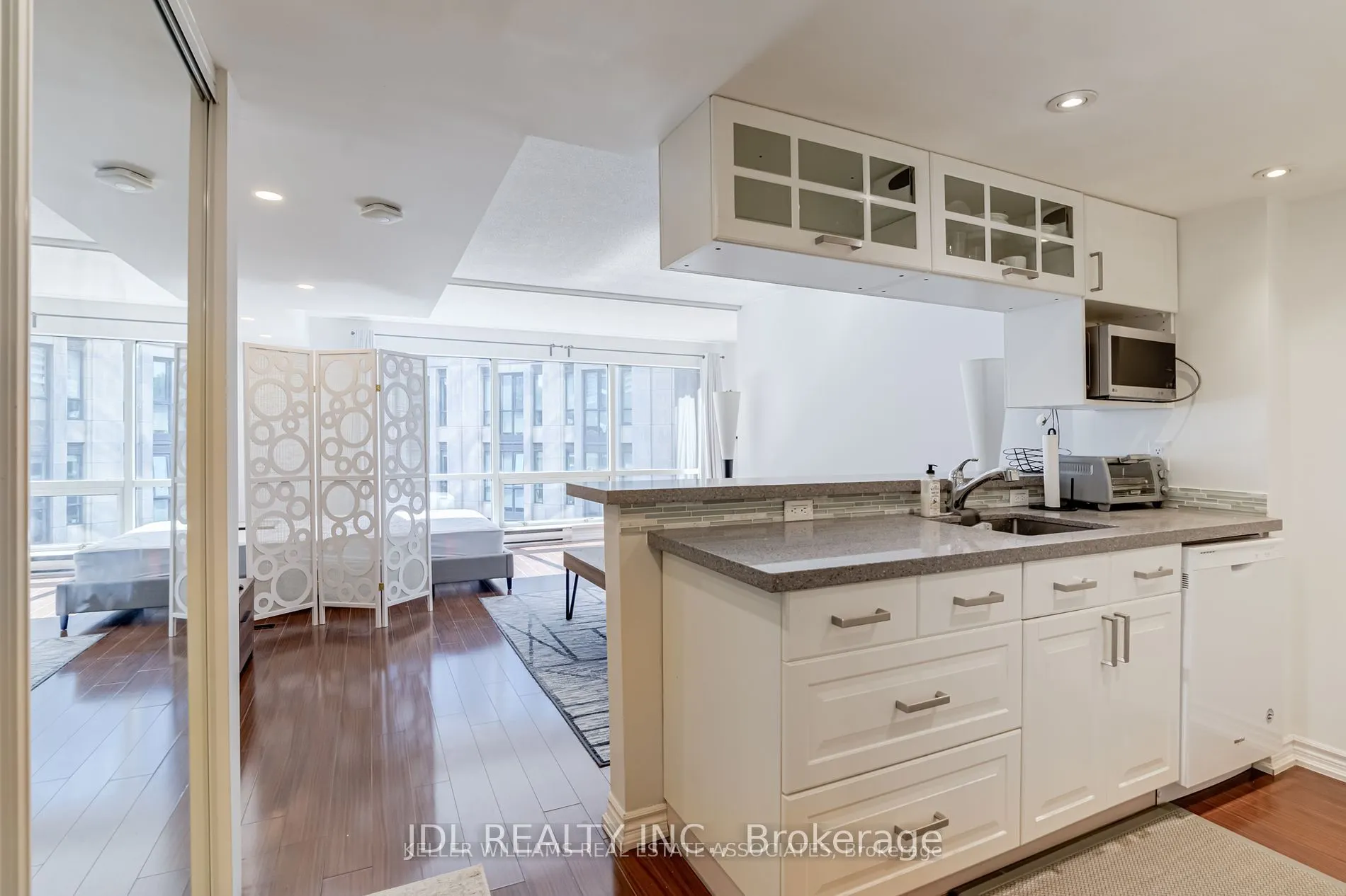 1001 Bay Street, #513