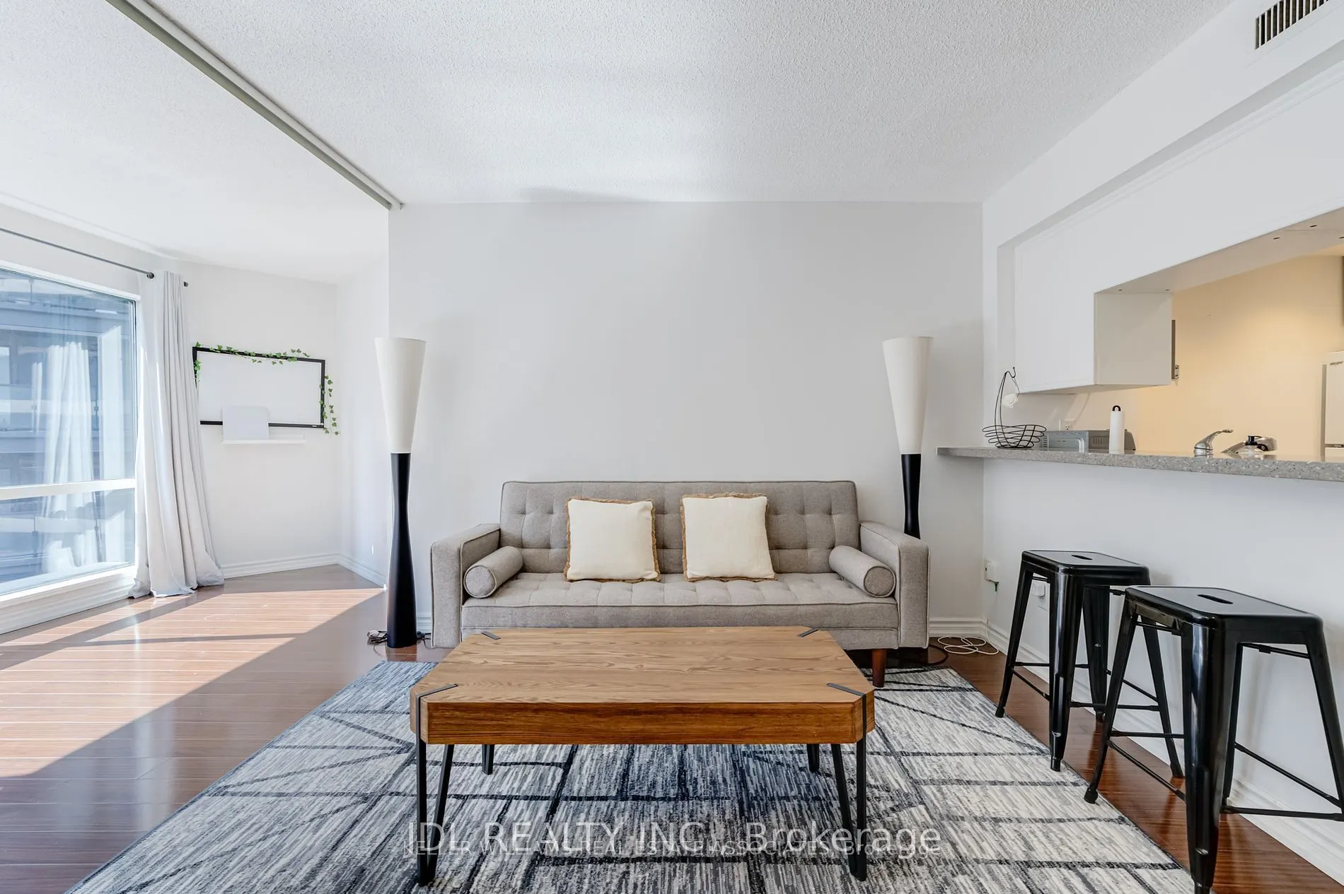 1001 Bay Street, #513