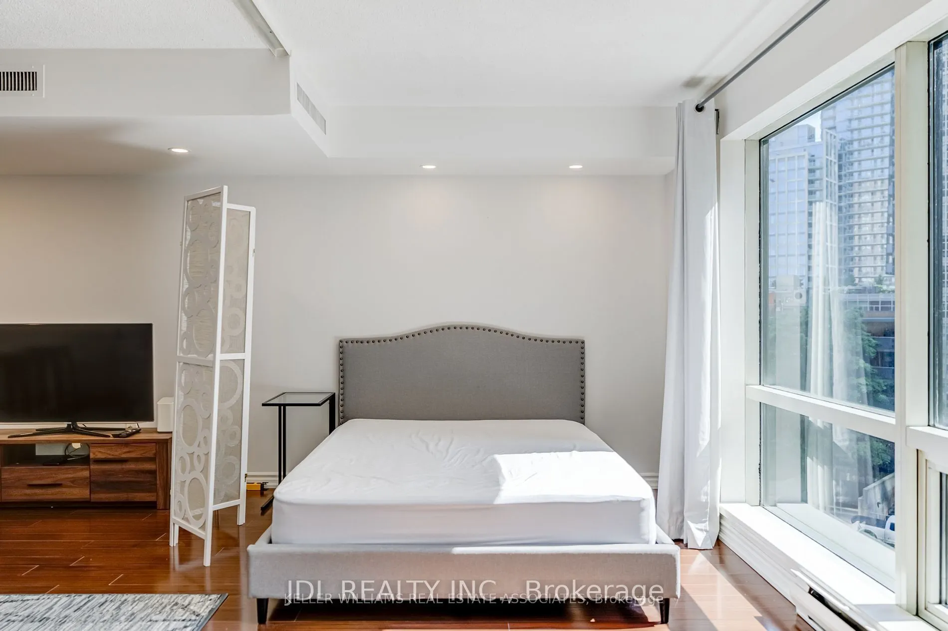 1001 Bay Street, #513