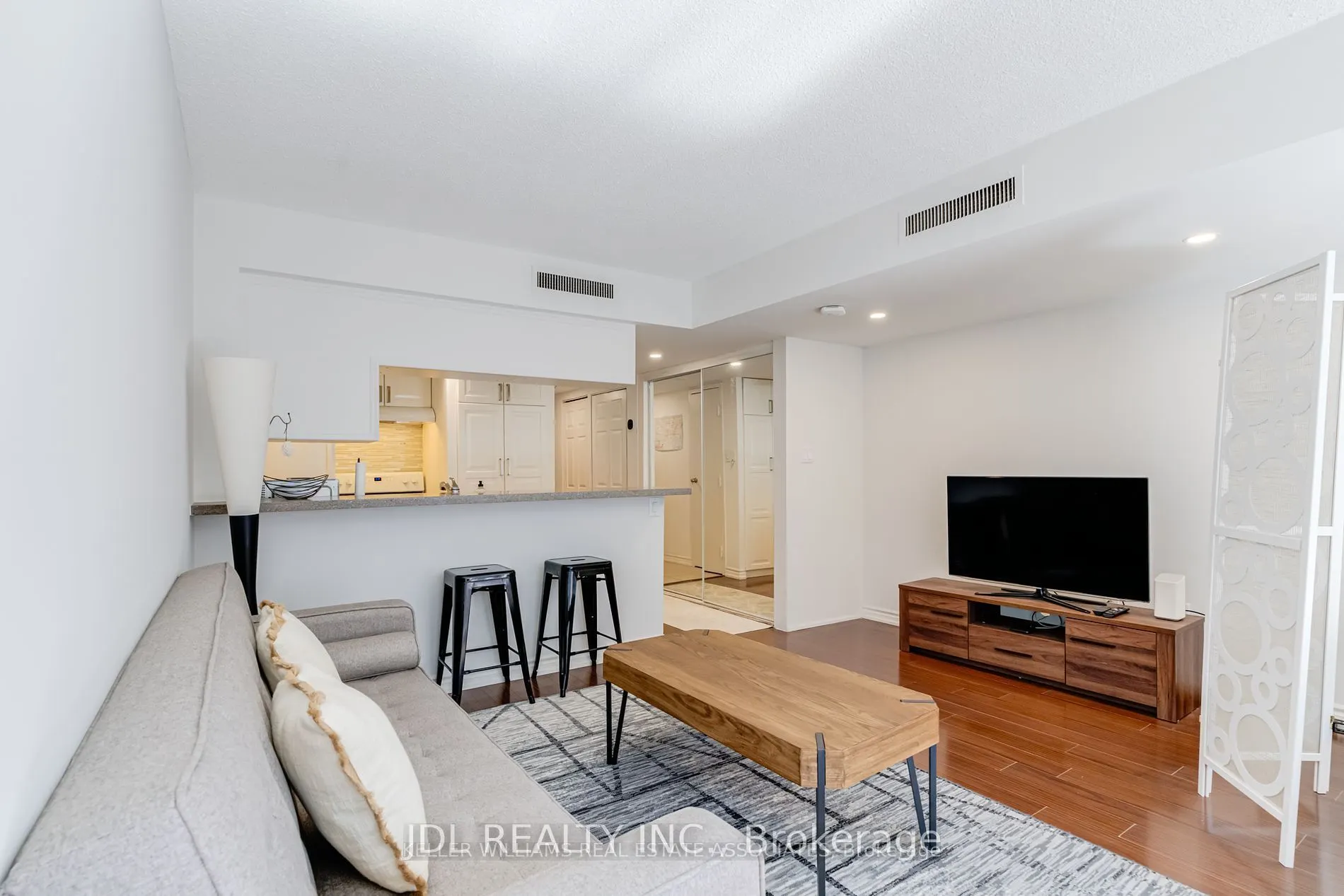 1001 Bay Street, #513