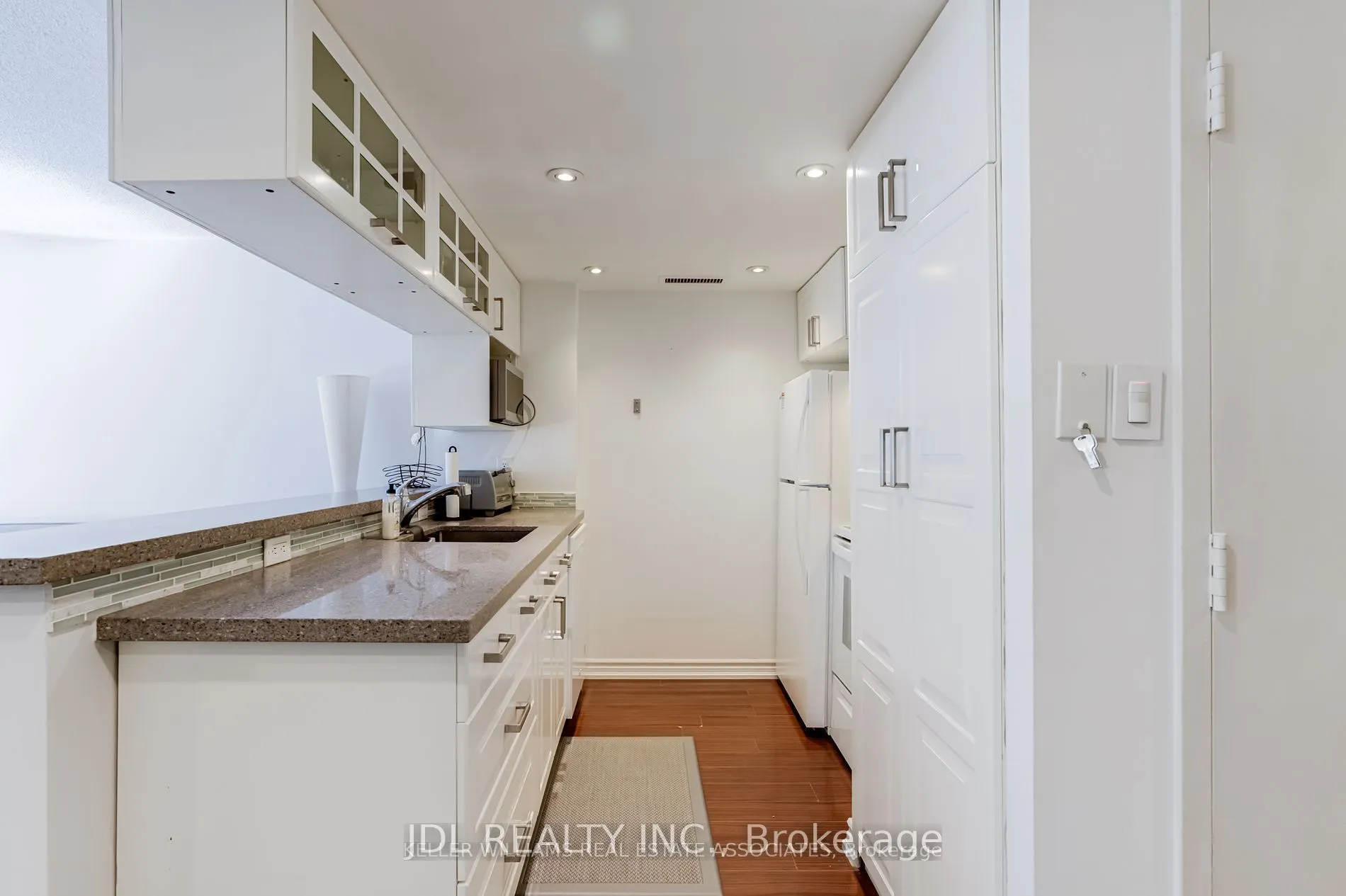 1001 Bay Street, #513