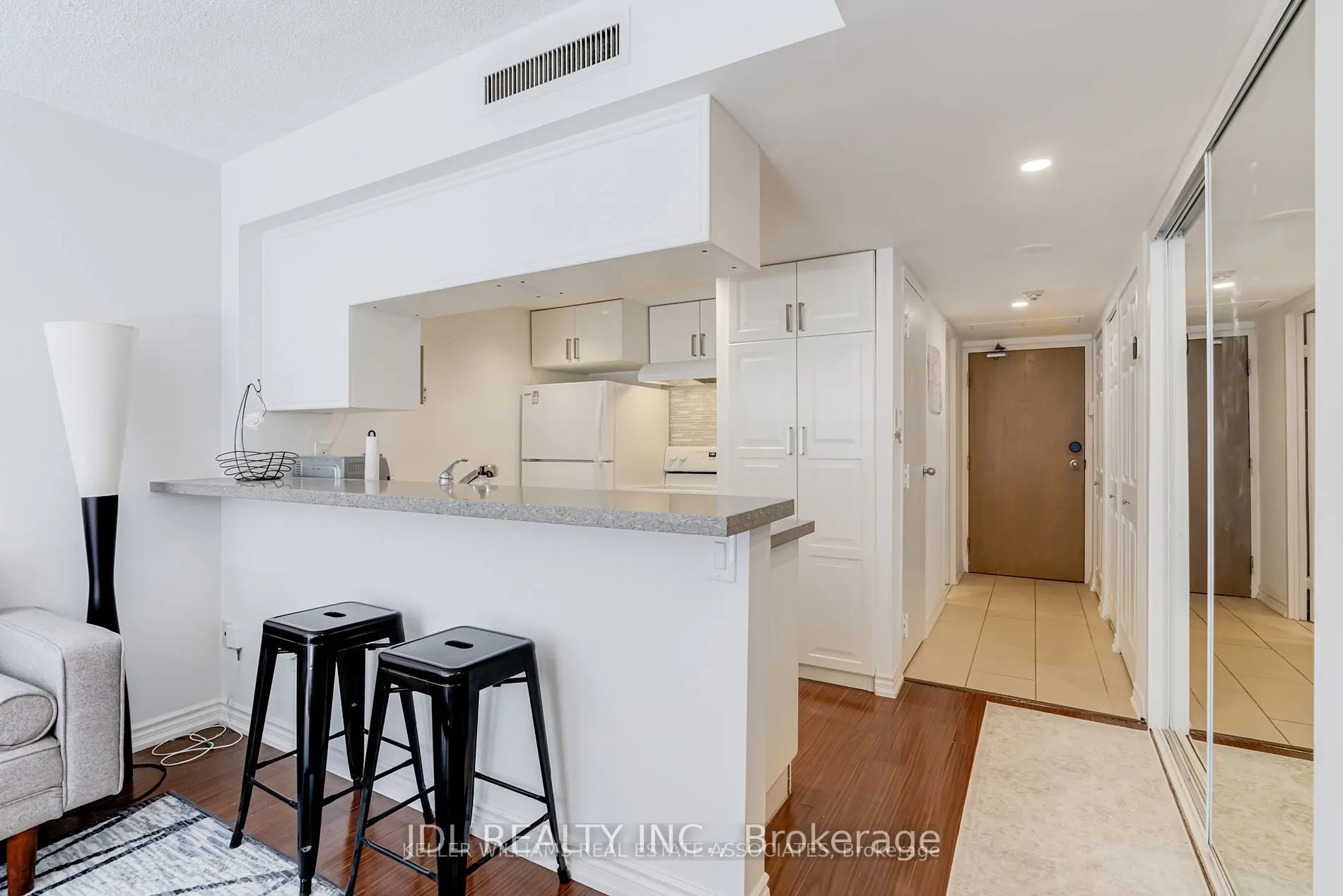 1001 Bay Street, #513