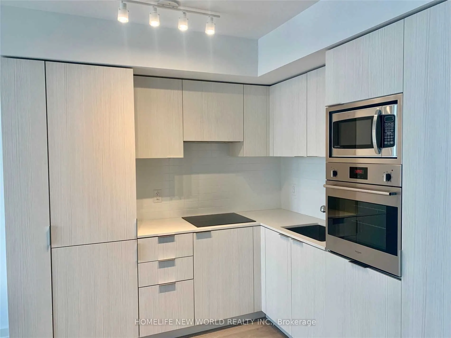 11 Wellesley Street W, #906