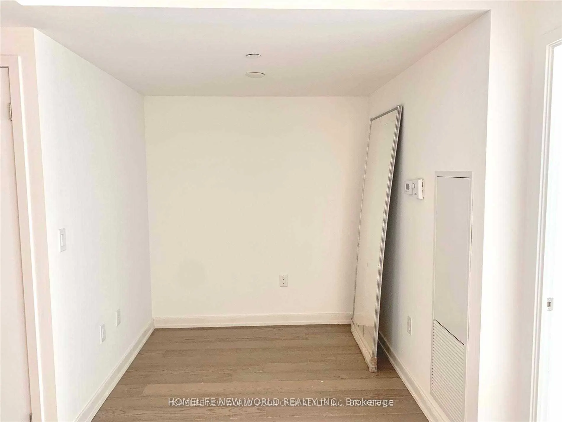 11 Wellesley Street W, #906