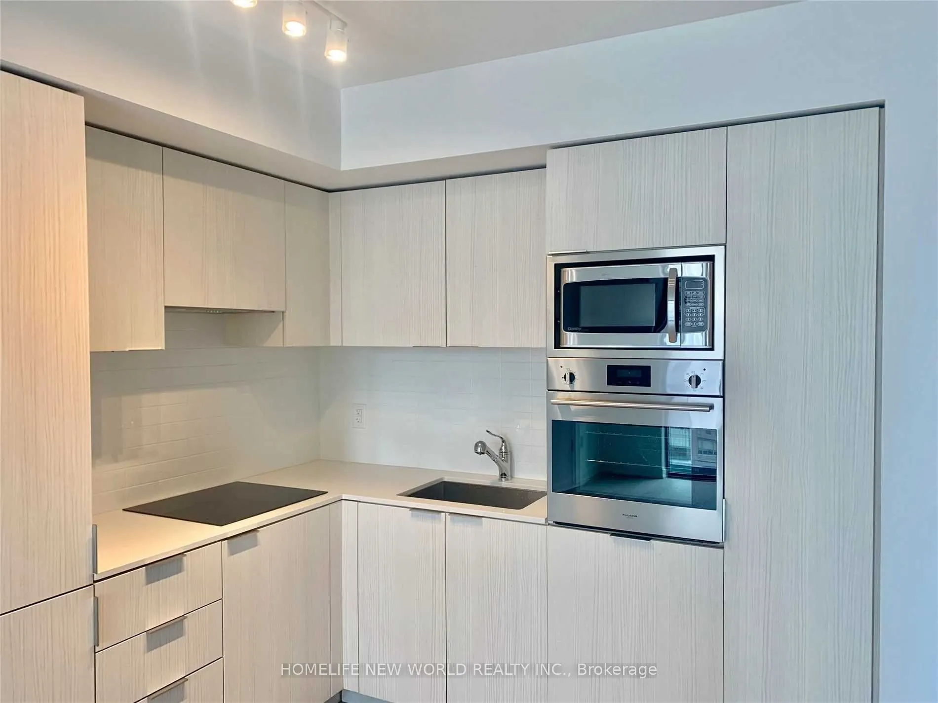 11 Wellesley Street W, #906