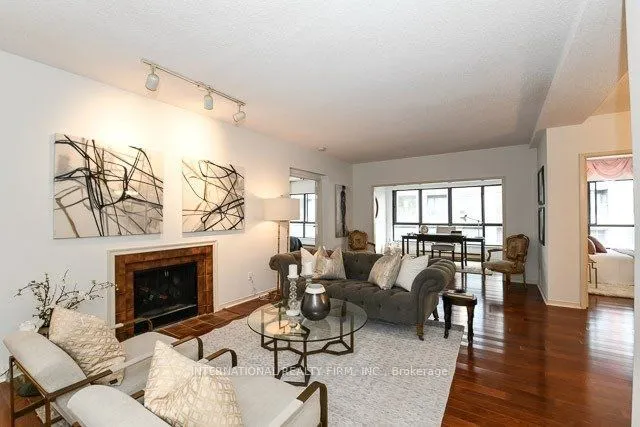 20 Glebe Road W, #12