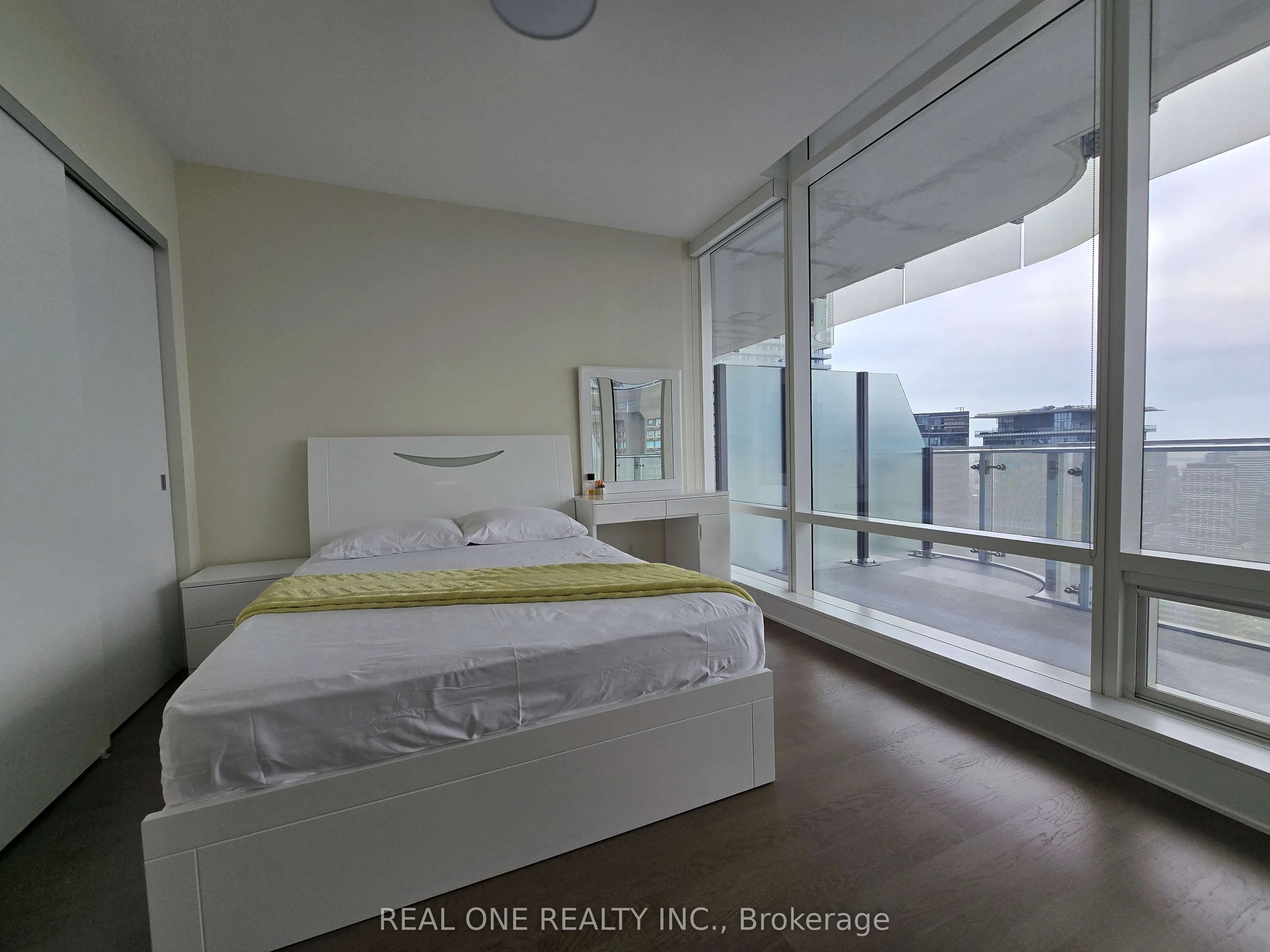 1 BLOOR Street E, #4205