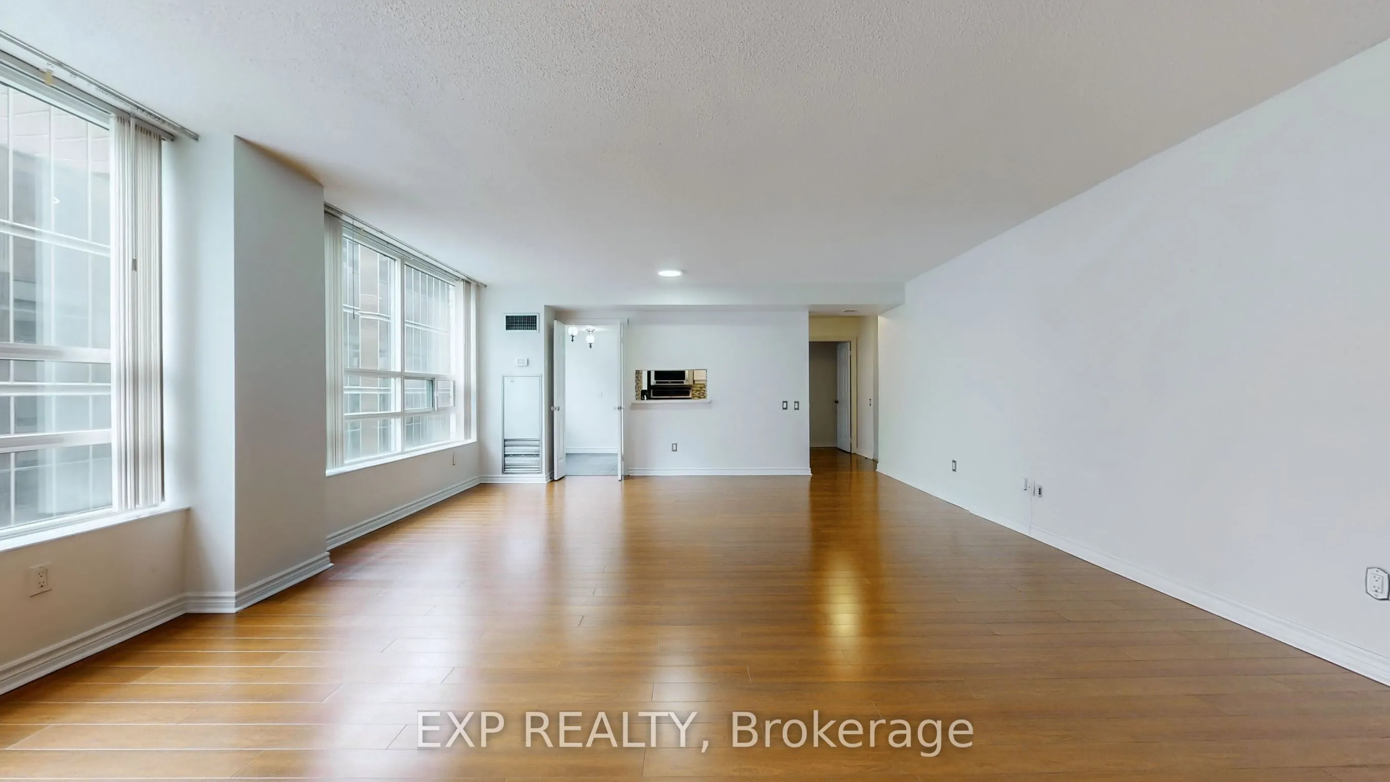 71 Simcoe Street, #1204