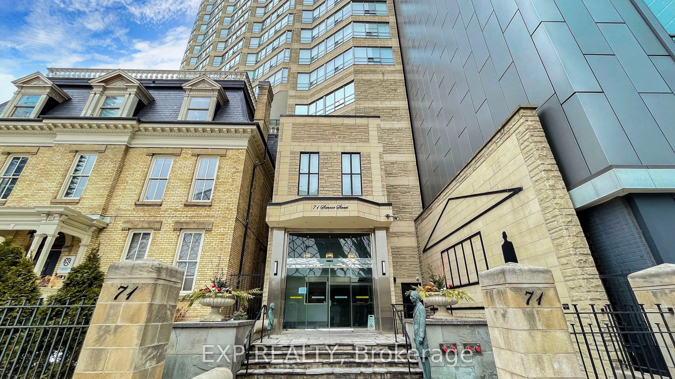 71 Simcoe Street, #1204