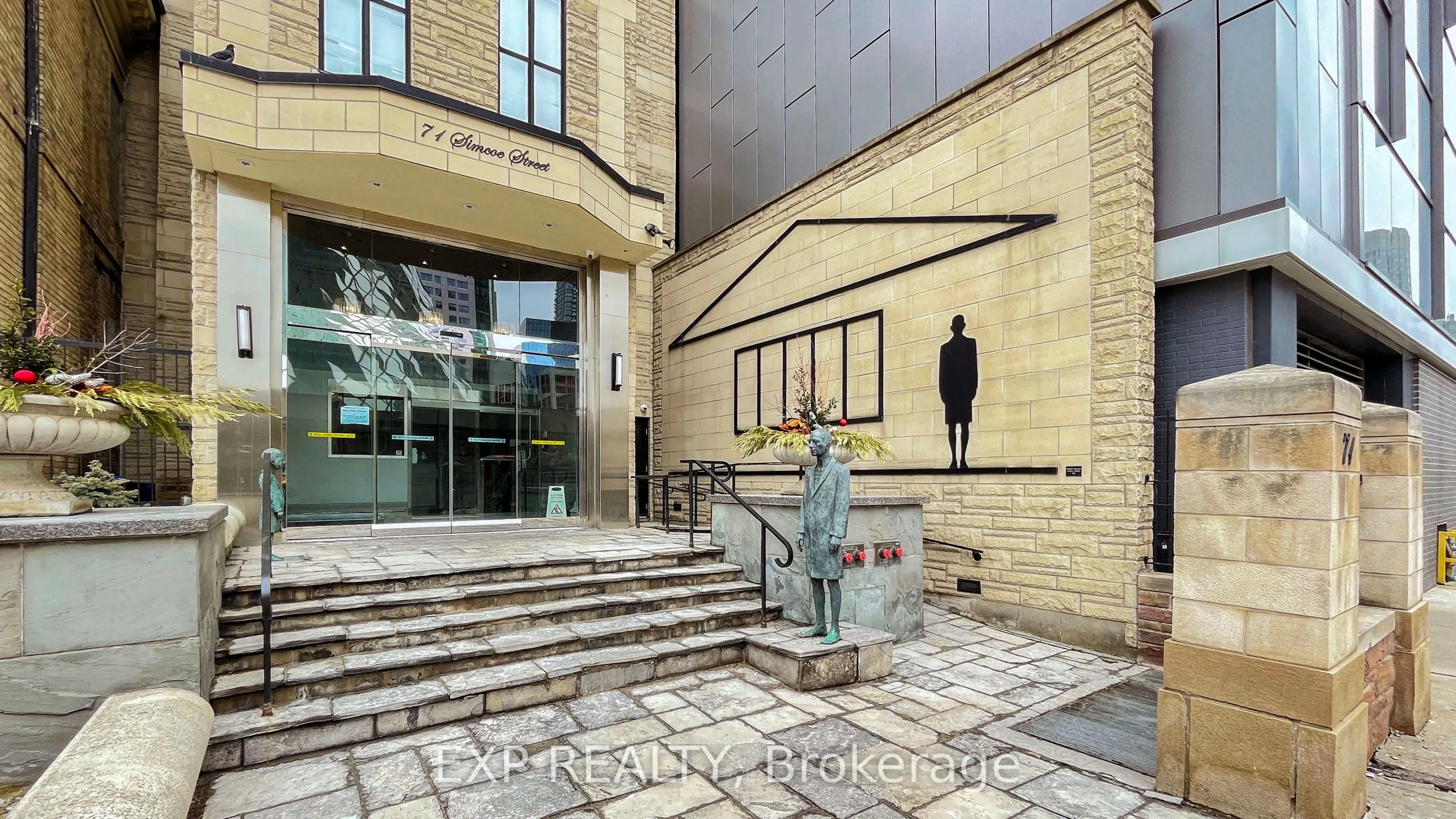 71 Simcoe Street, #1204