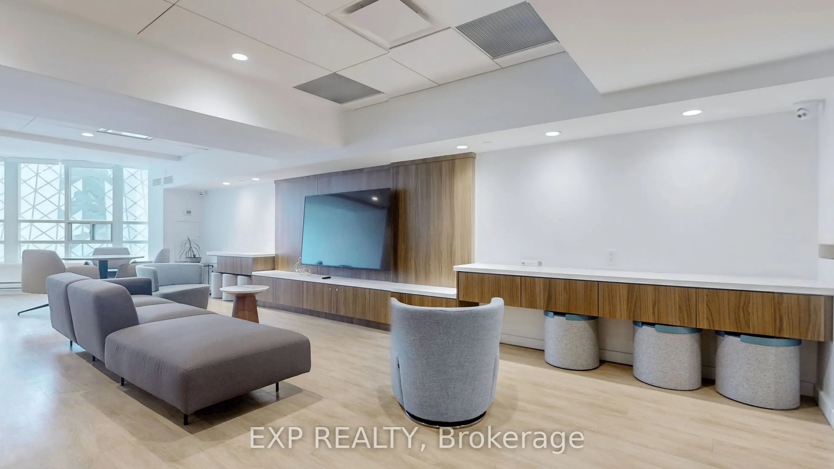 71 Simcoe Street, #1204