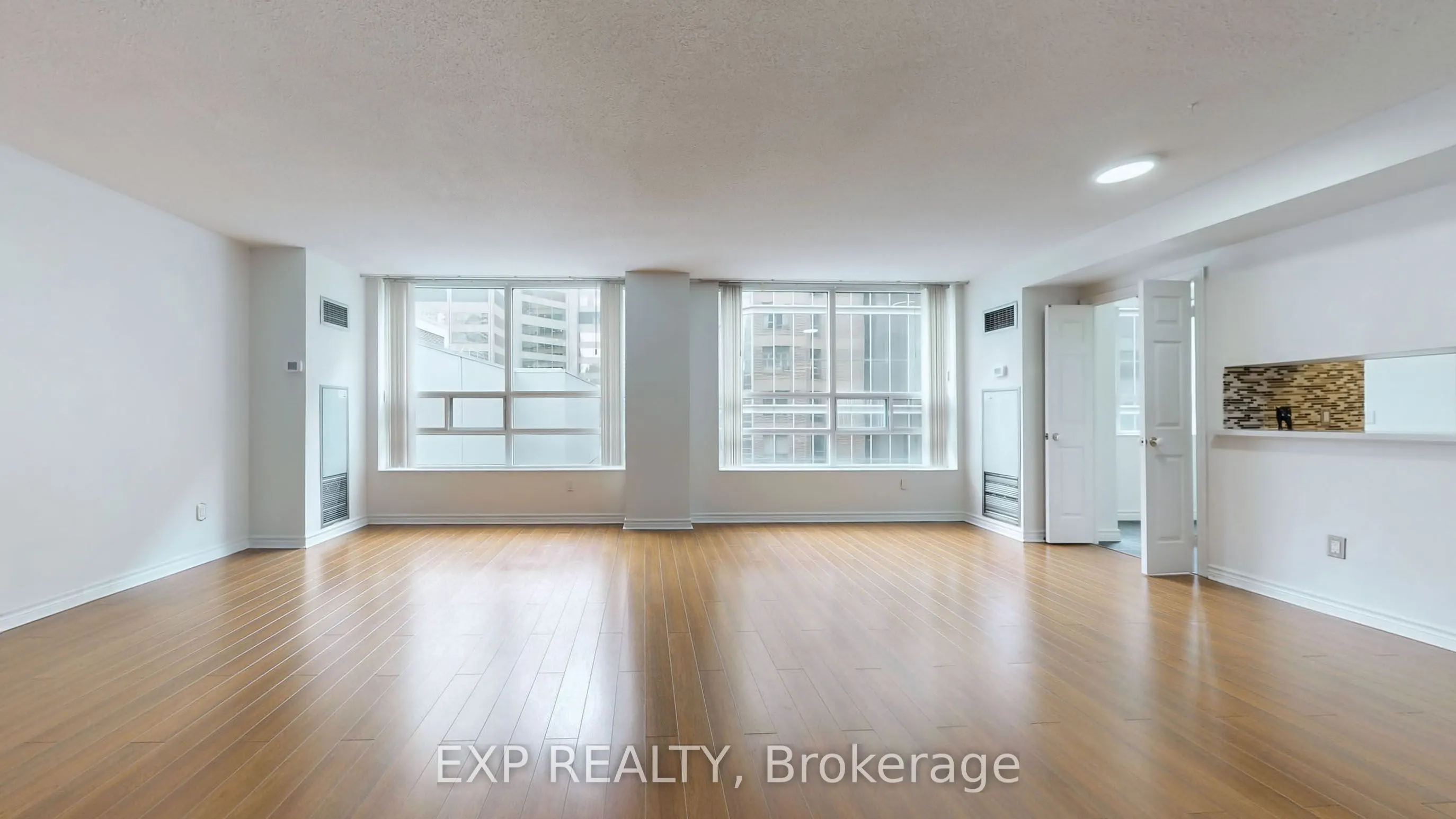 71 Simcoe Street, #1204