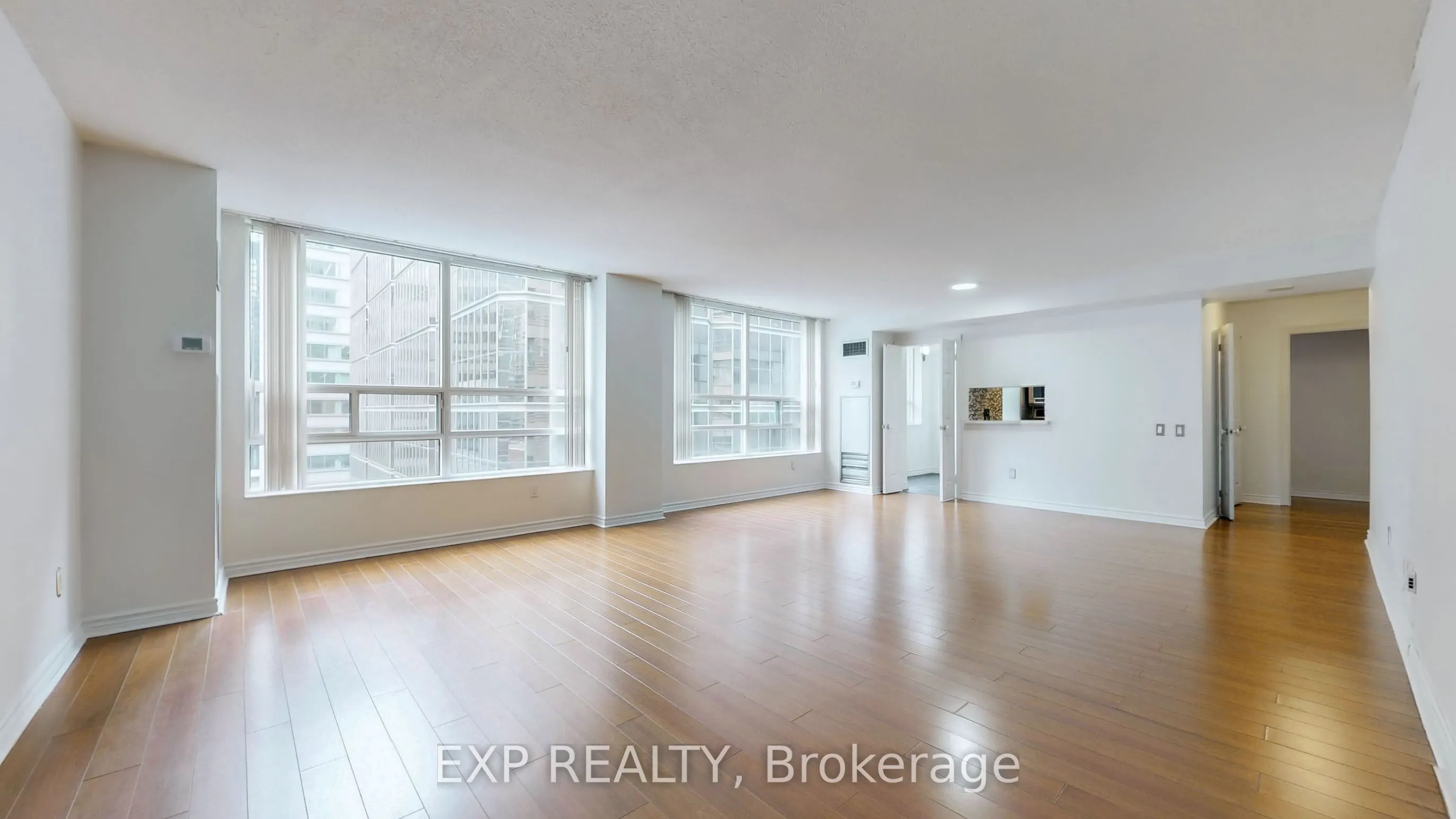 71 Simcoe Street, #1204