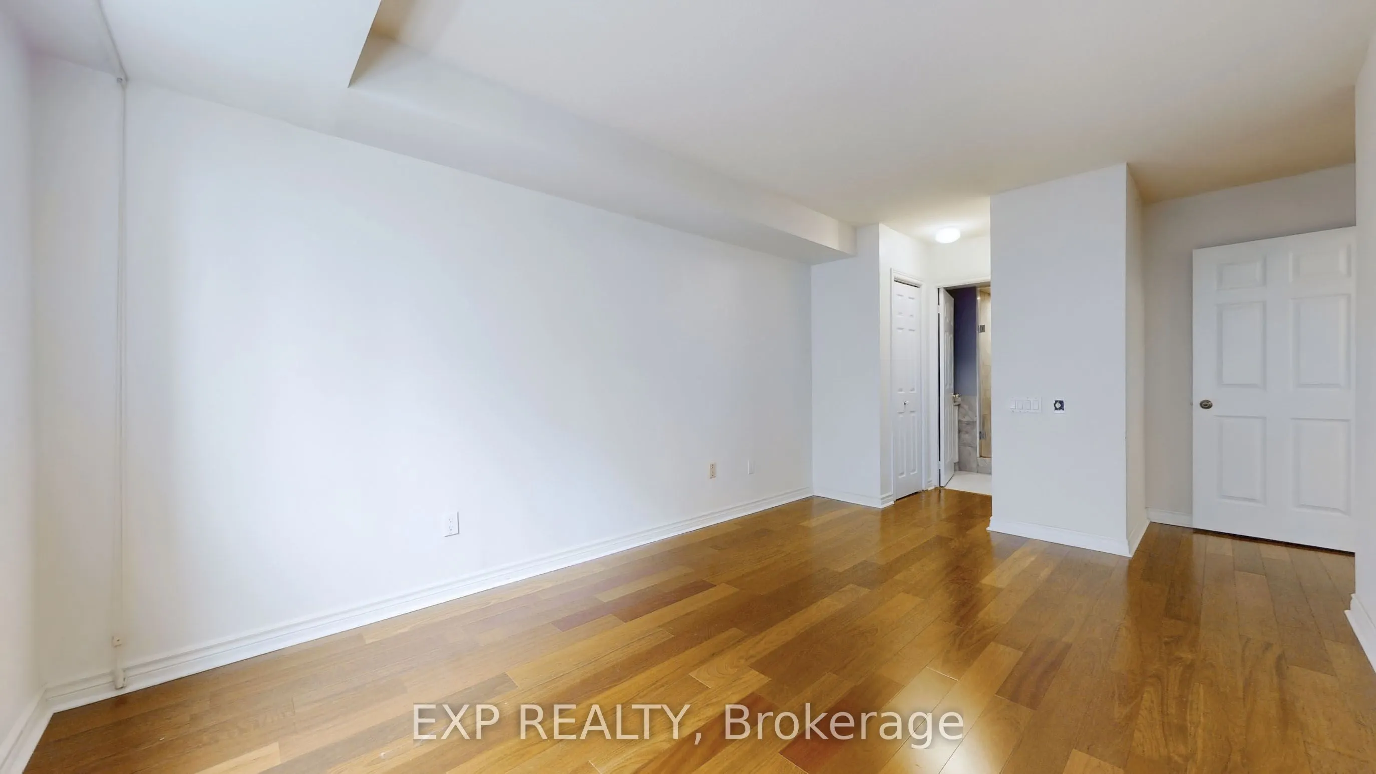 71 Simcoe Street, #1204