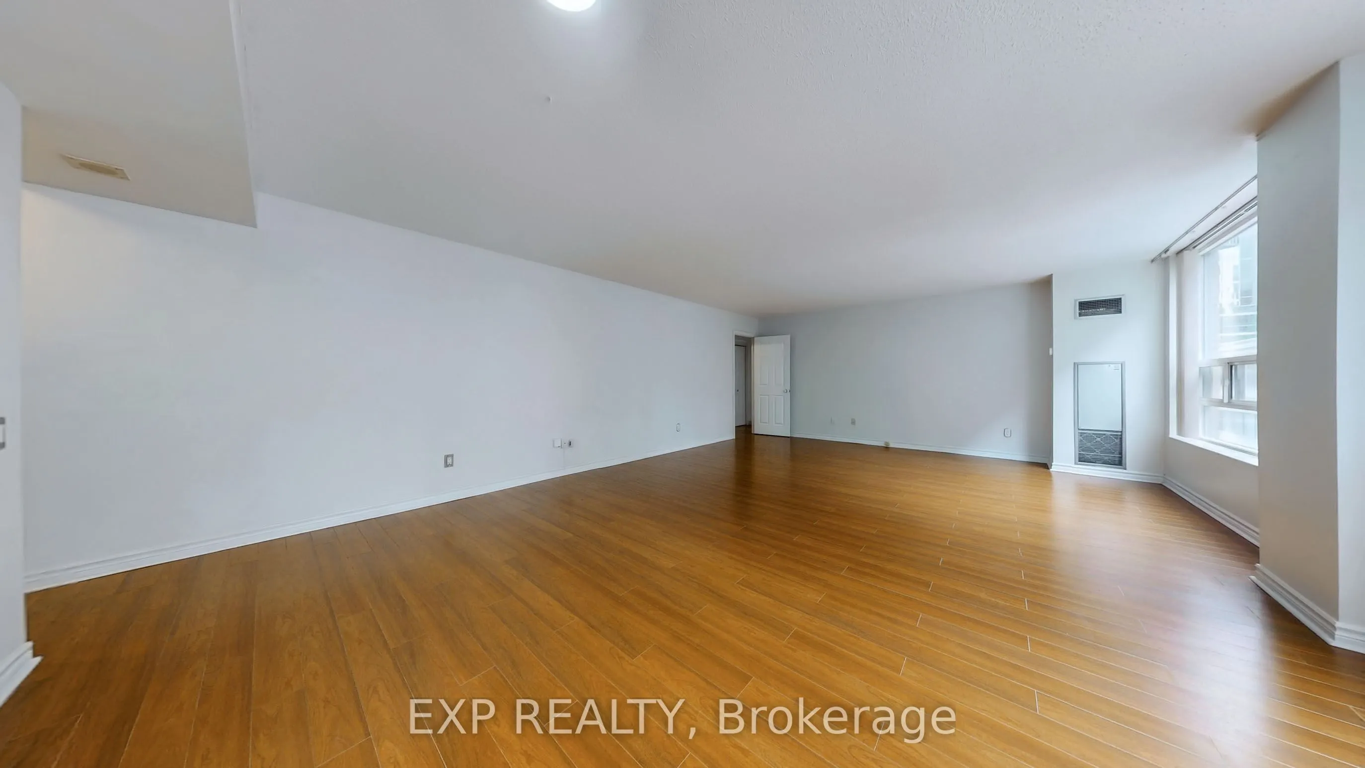71 Simcoe Street, #1204