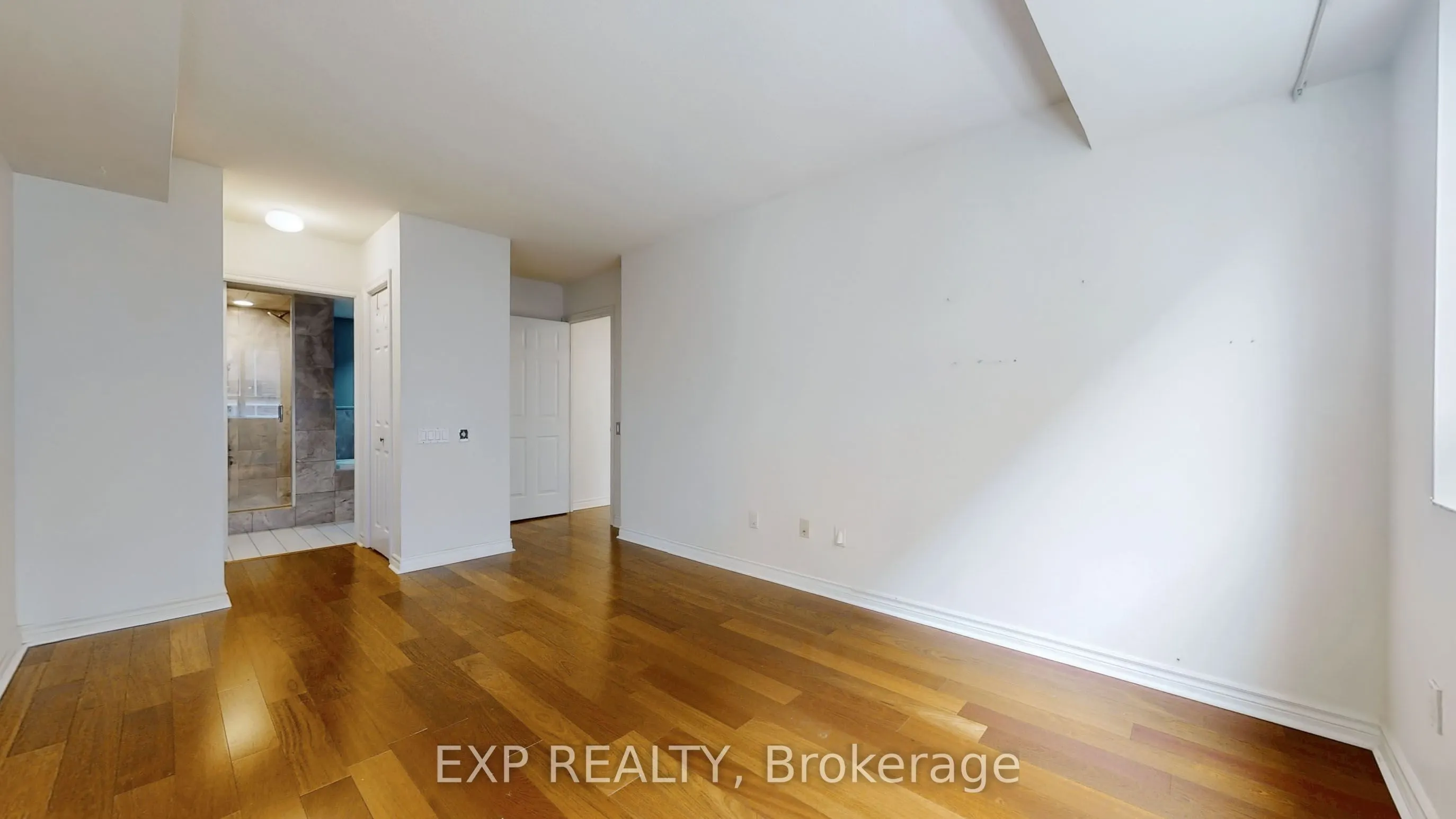 71 Simcoe Street, #1204