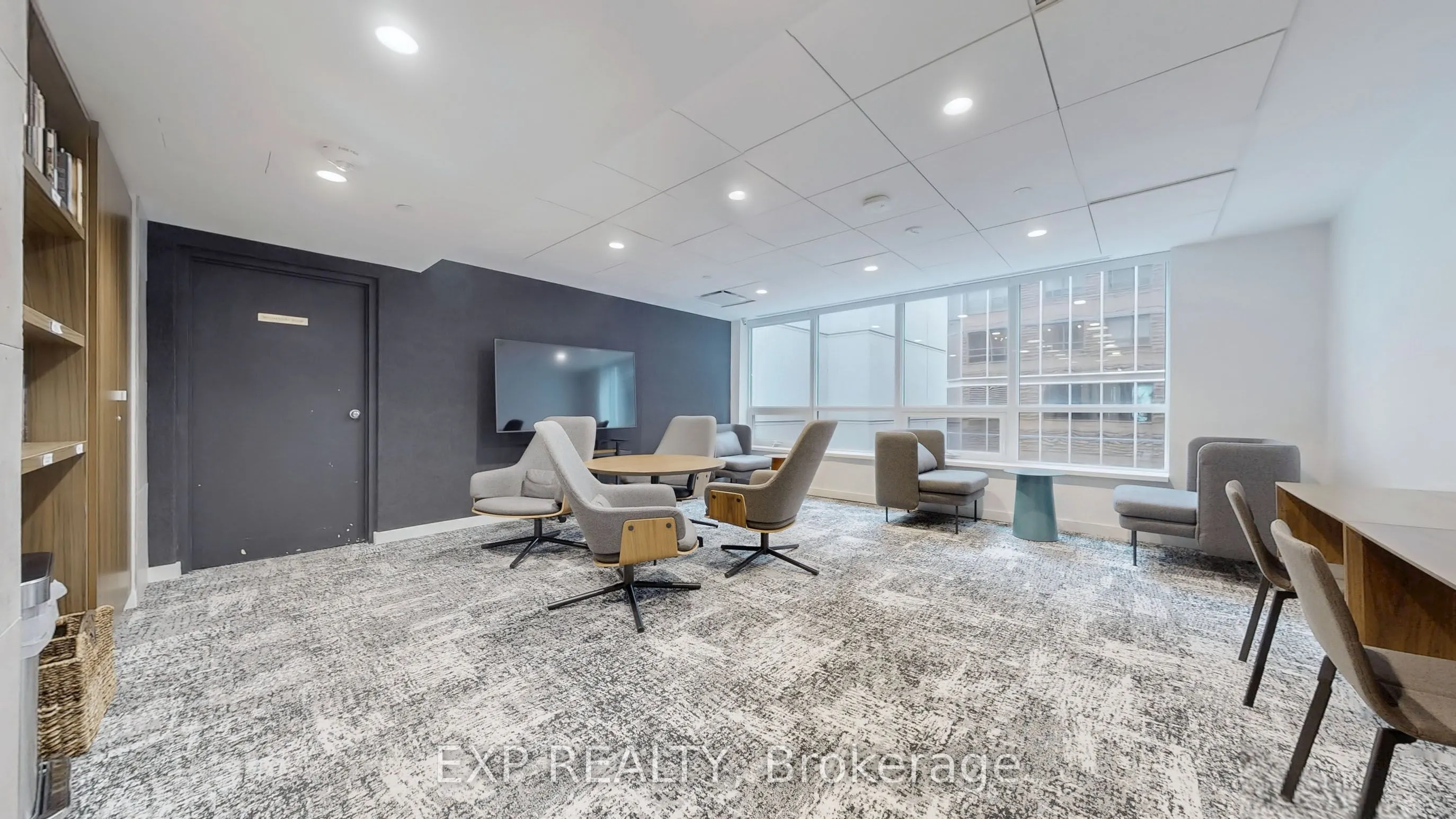 71 Simcoe Street, #1204