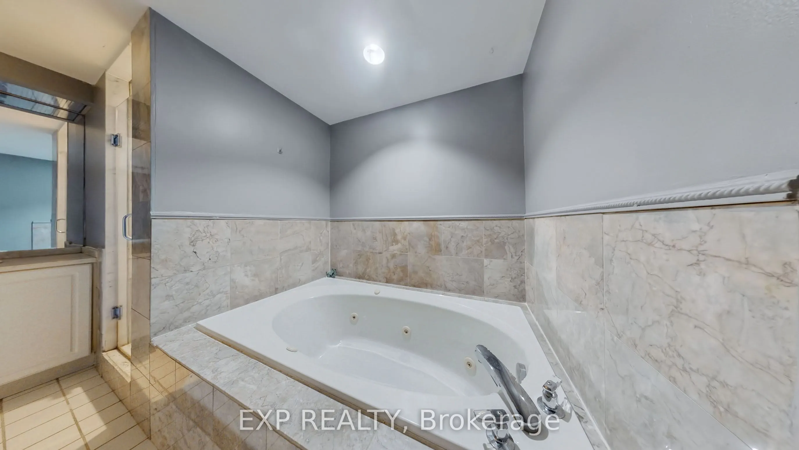 71 Simcoe Street, #1204